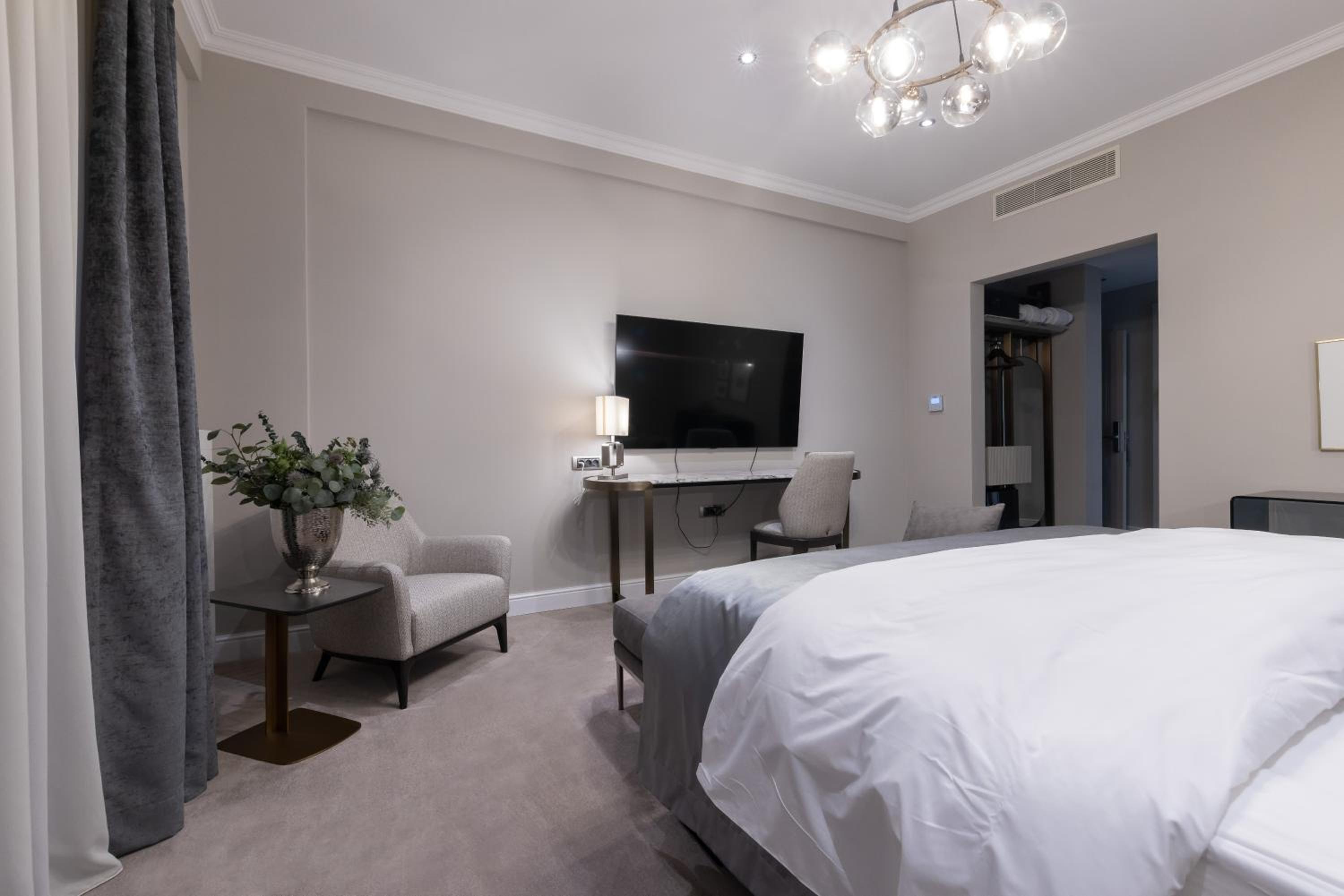 Superior King Room photo 2