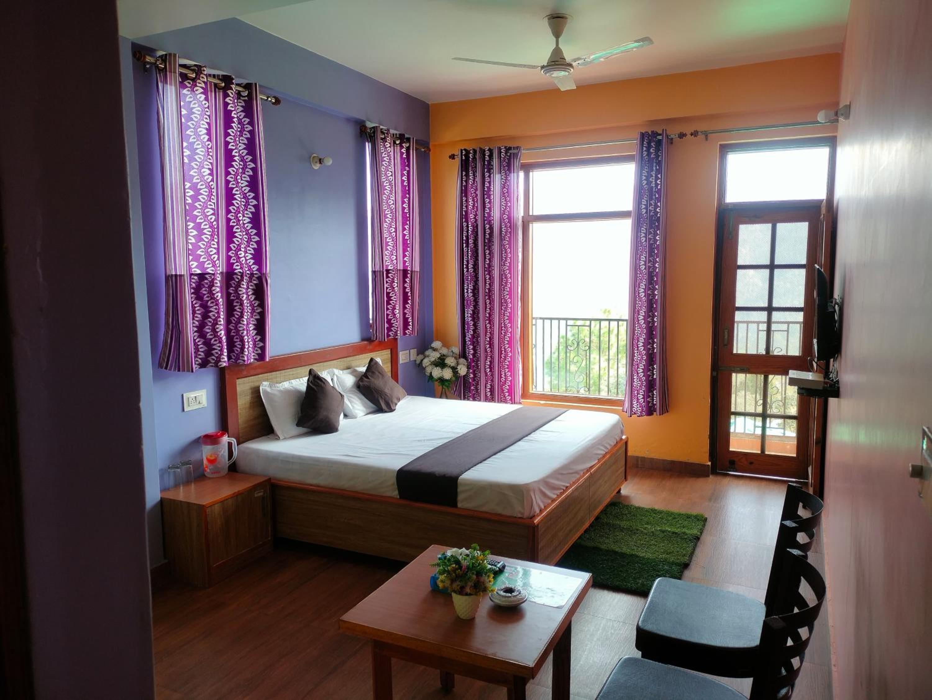 King Room with Balcony photo 1