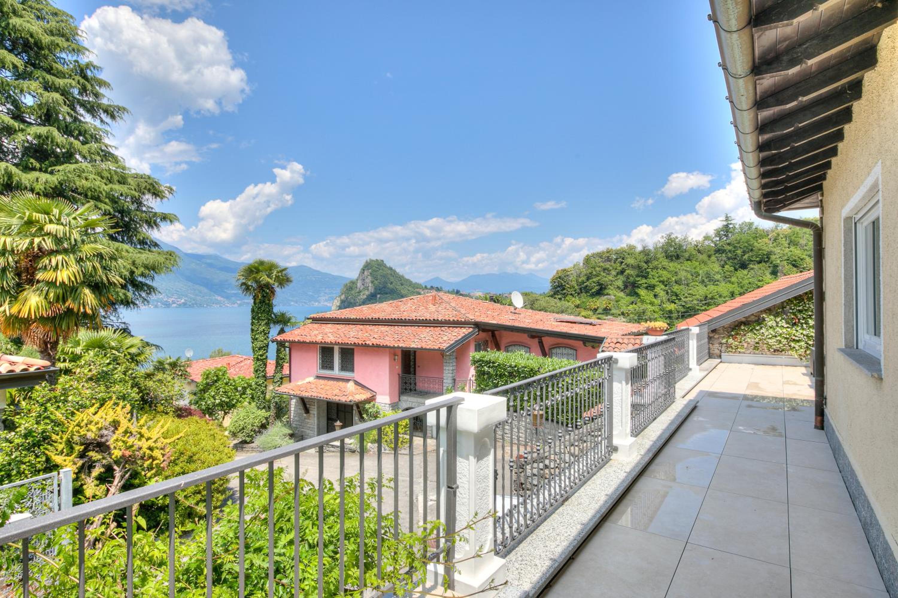 Three-Bedroom Villa photo 2