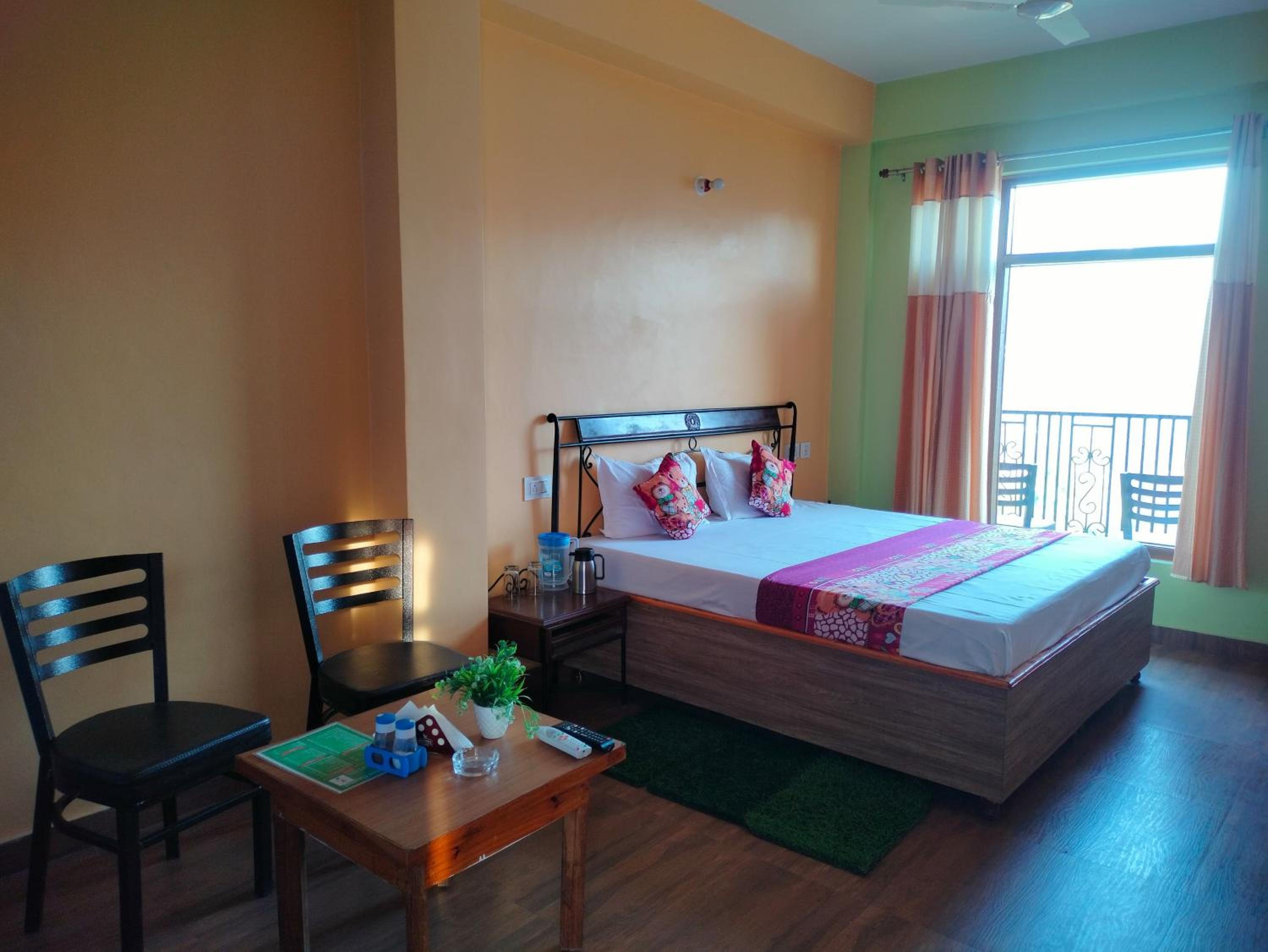 Queen Room with Balcony photo 1