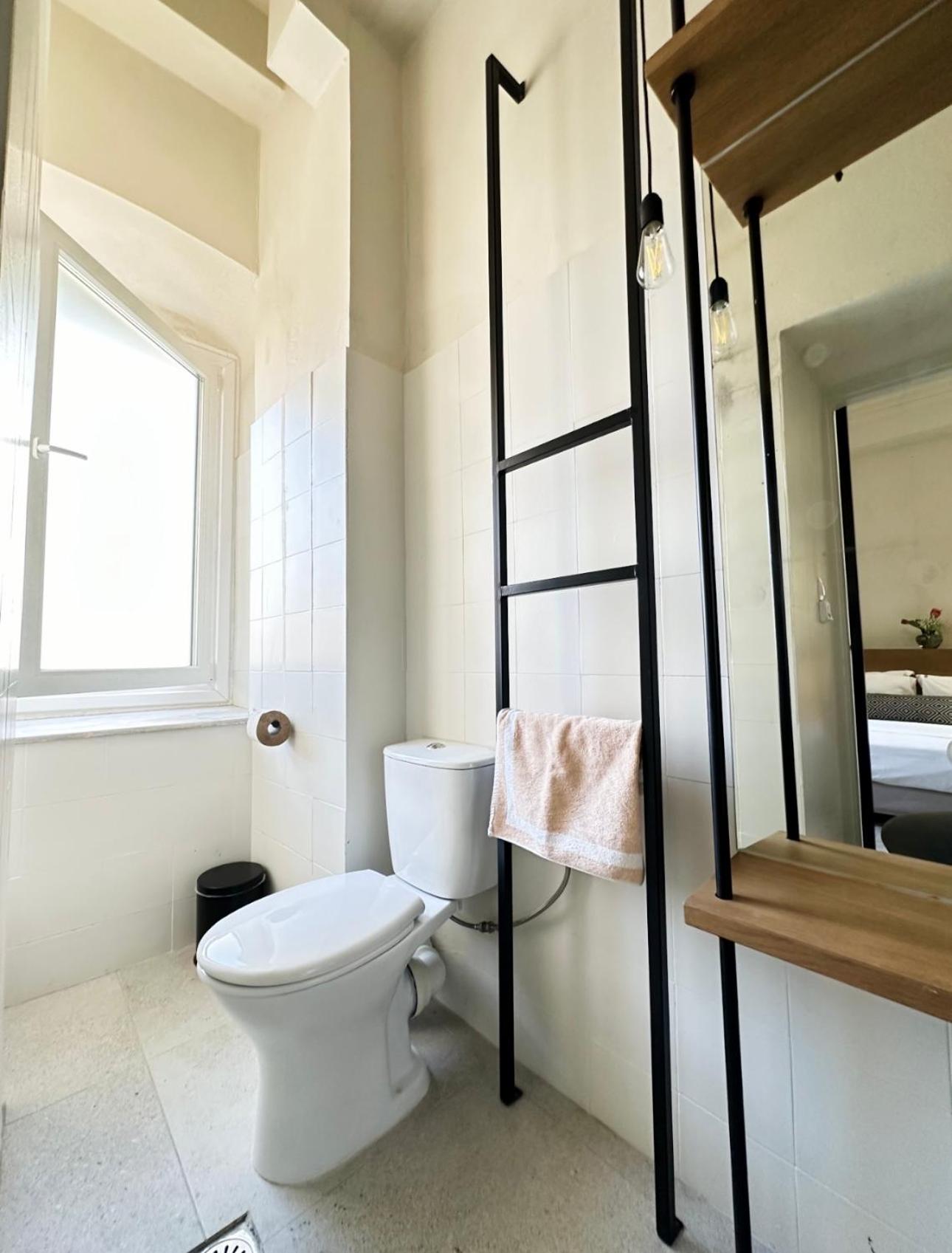 Deluxe Junior Suite - Photo 13