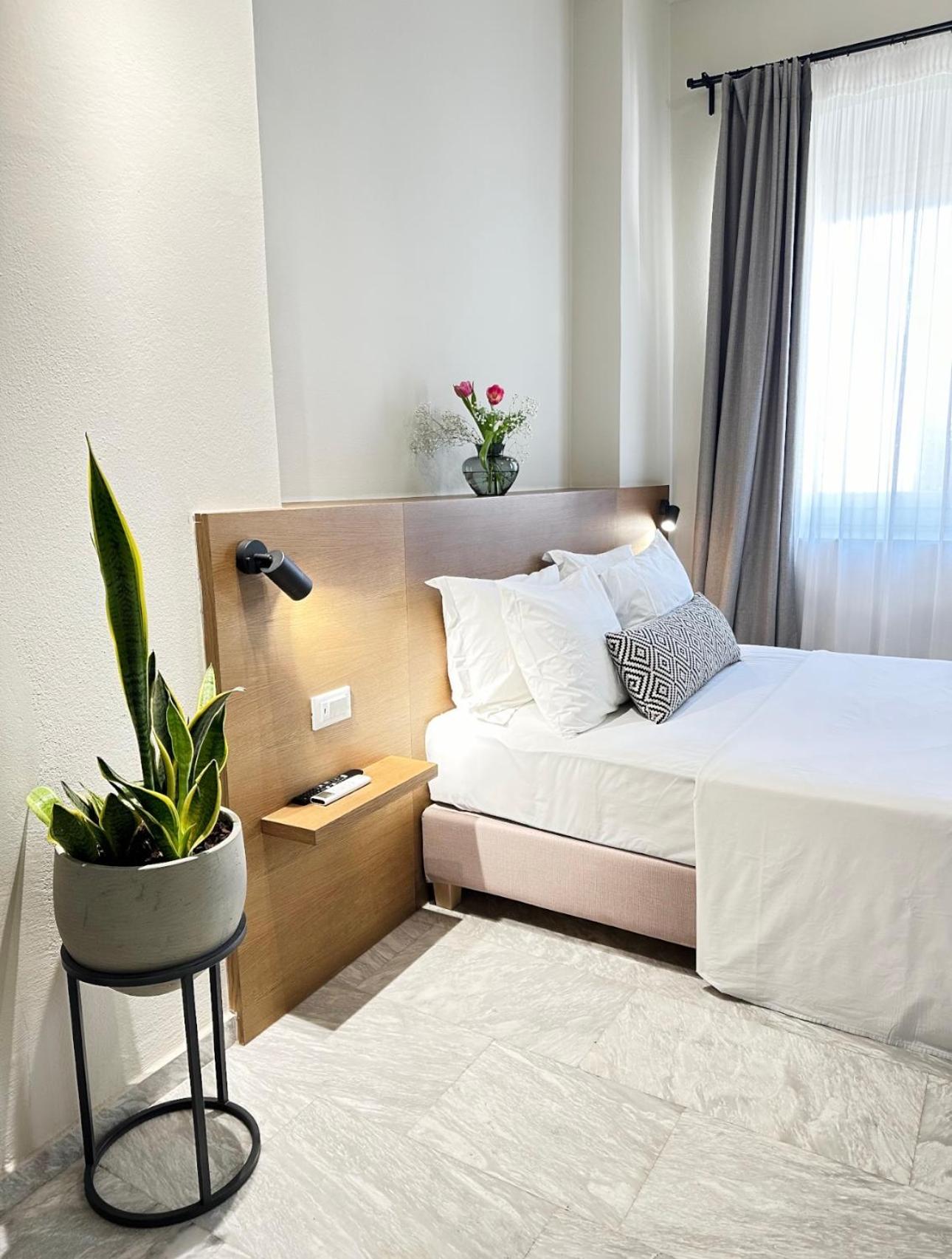 Deluxe Junior Suite - Photo 25