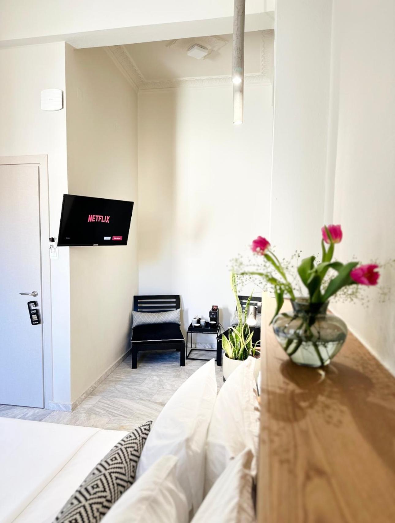 Deluxe Junior Suite - Photo 27