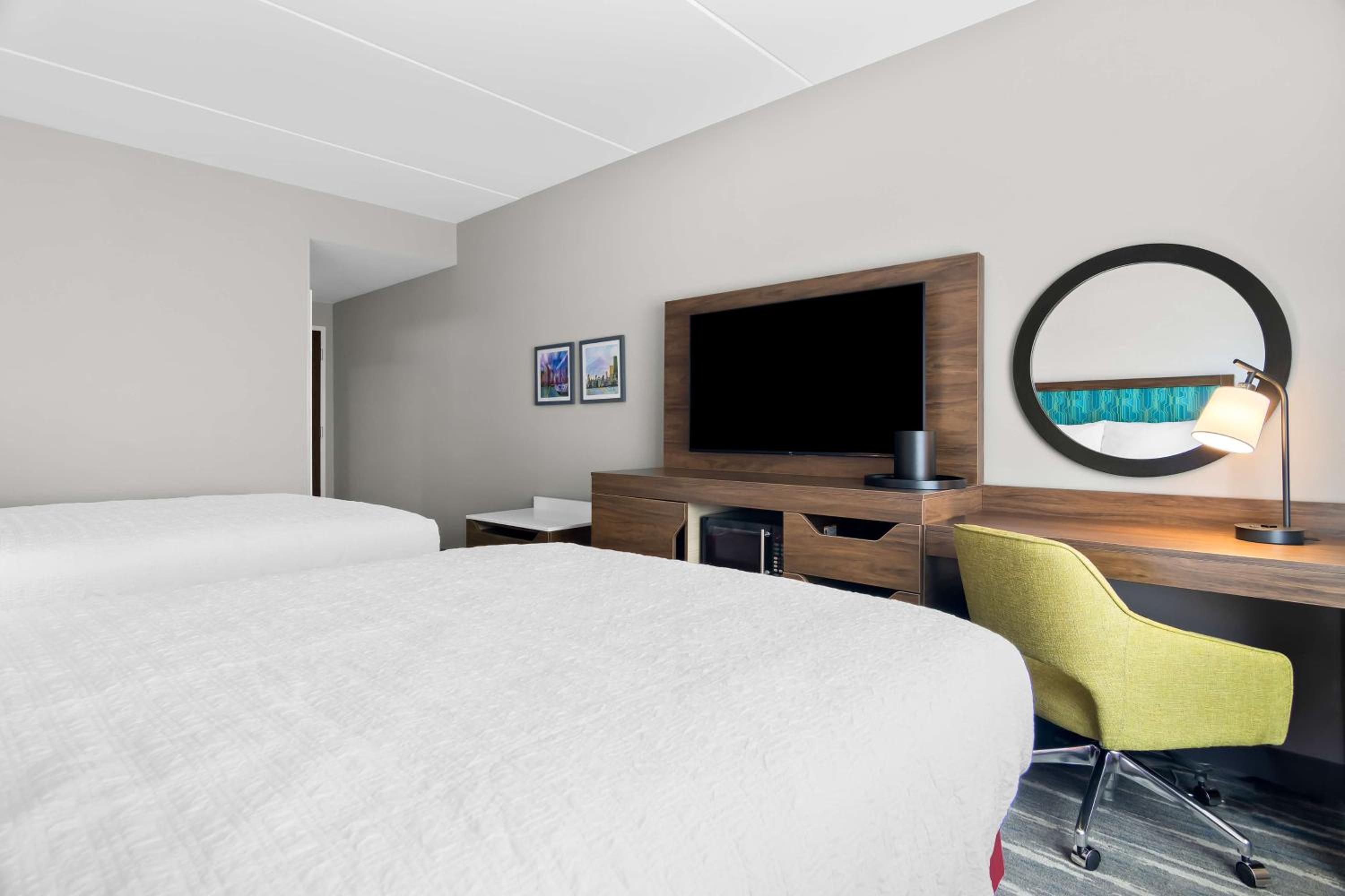 Queen Room with Two Queen Beds - Photo 2