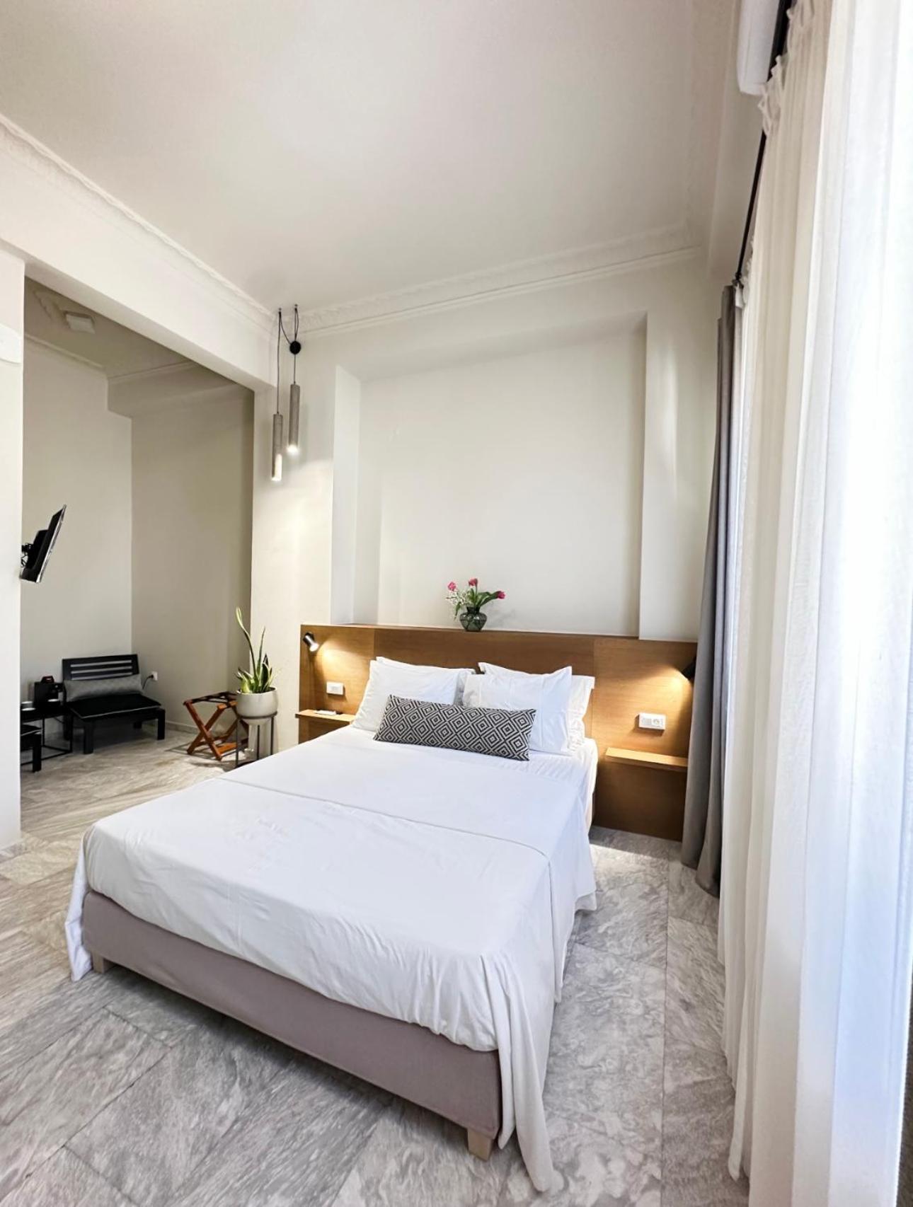 Deluxe Junior Suite - Photo 3