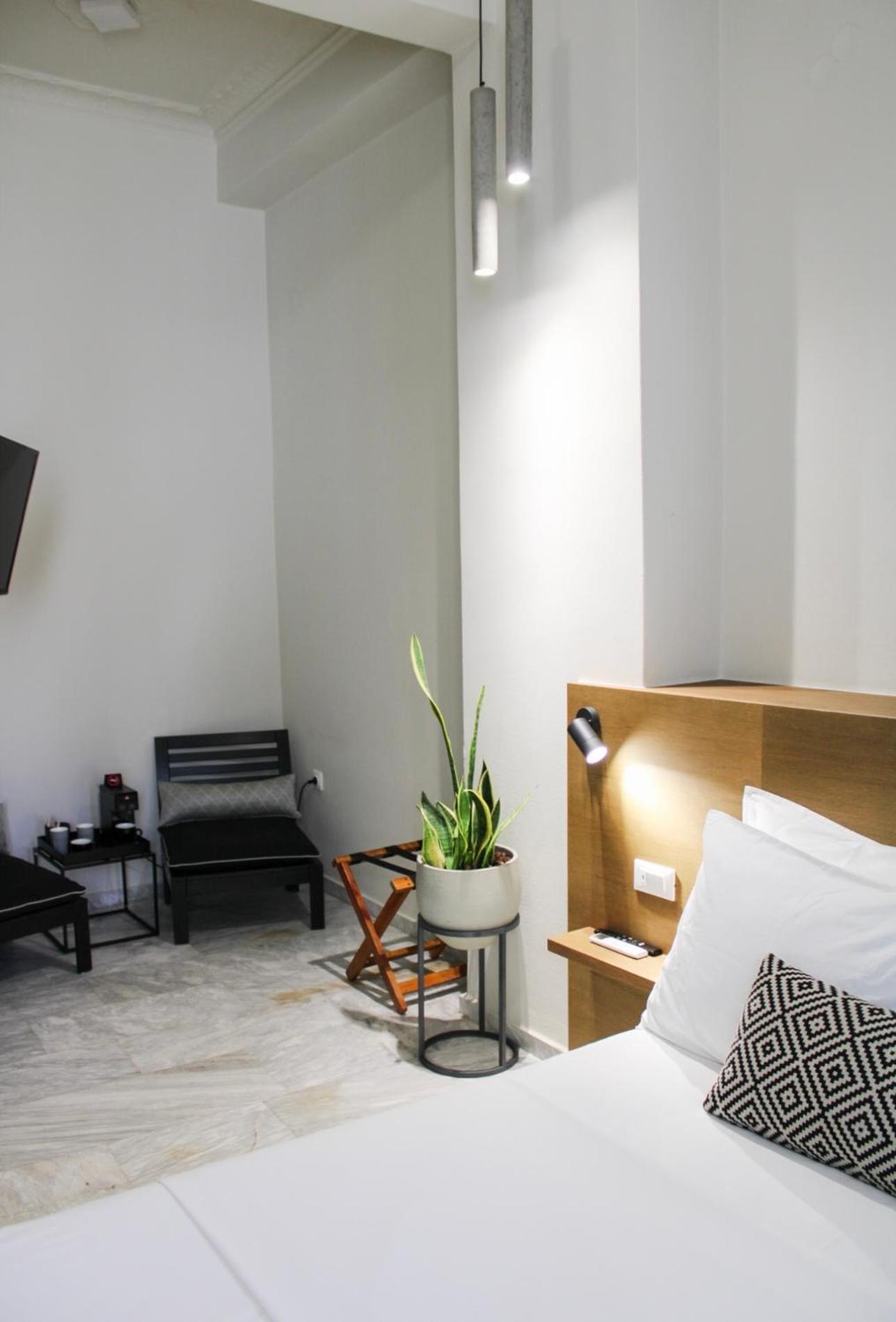 Deluxe Junior Suite - Photo 14
