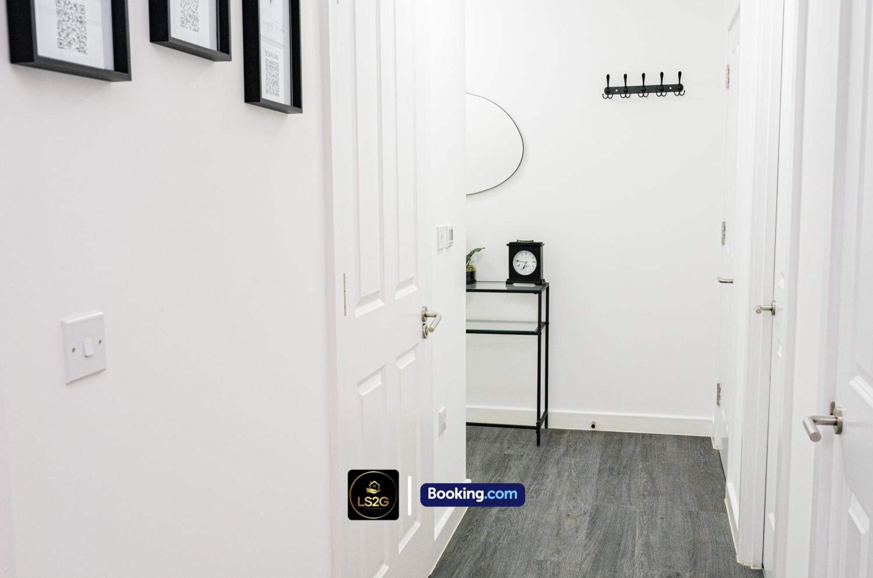 One-Bedroom Apartment photo 3