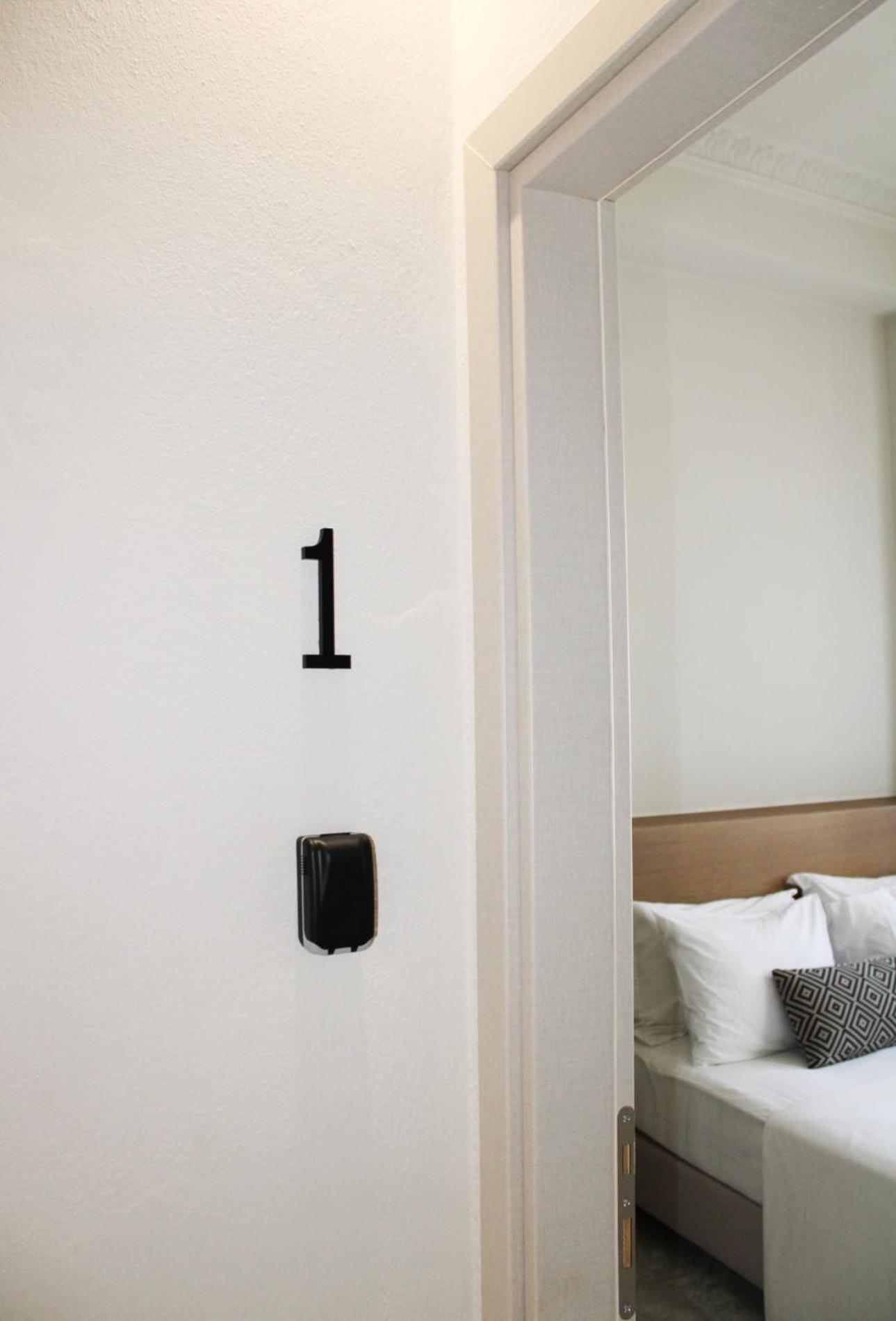 Deluxe Junior Suite - Photo 16