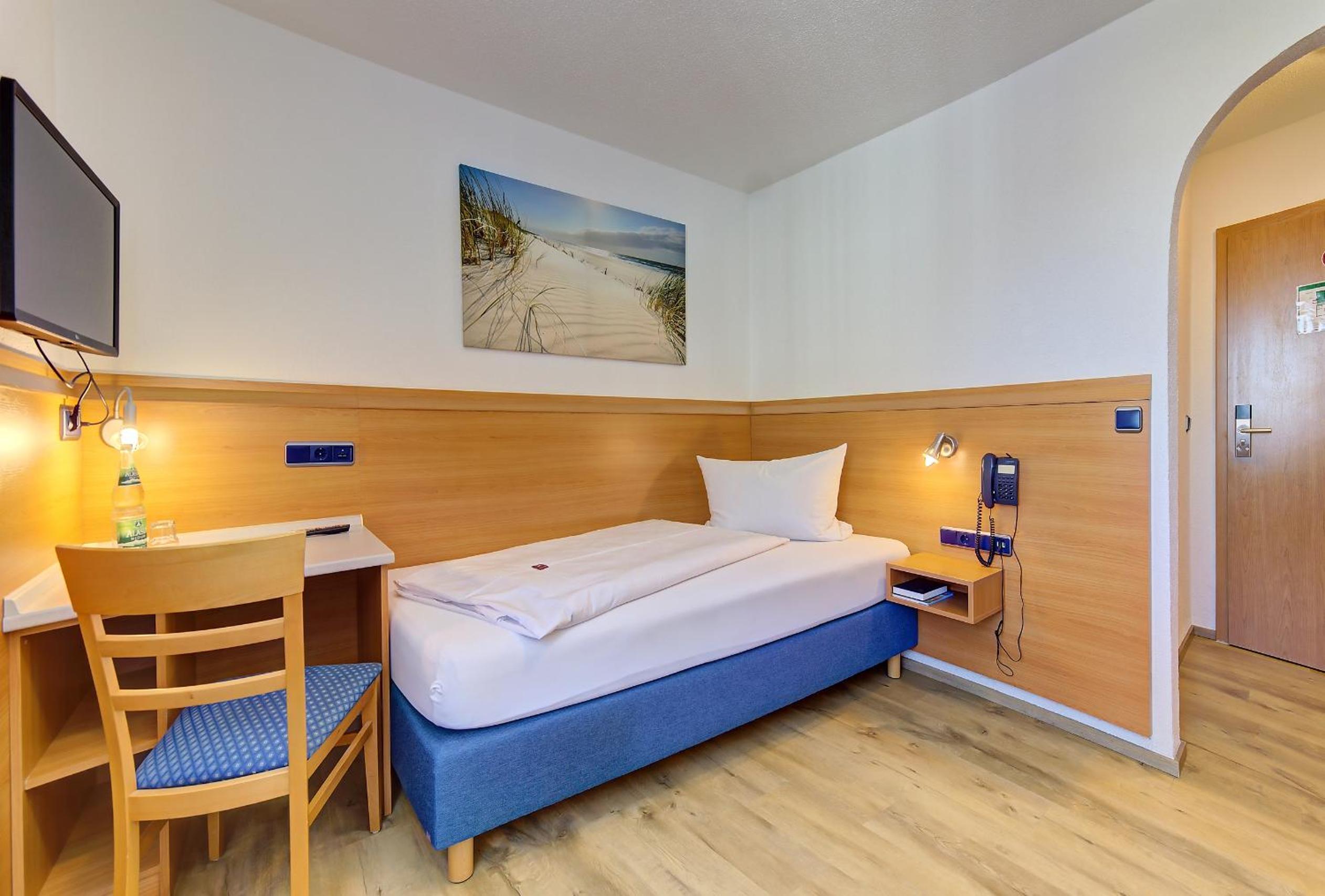 Single Room with Balcony photo 1