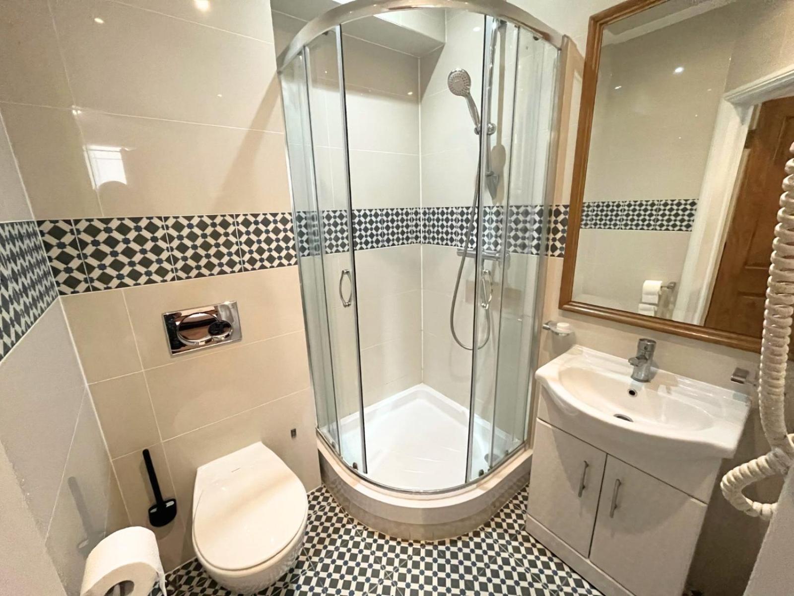 Triple Room with Private Bathroom photo 3