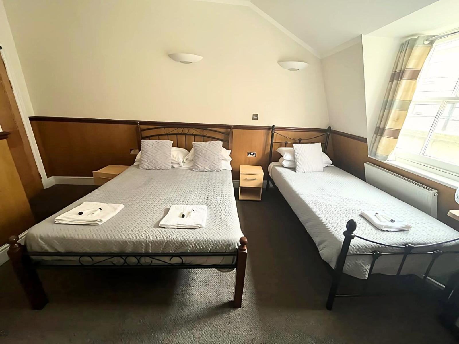 Triple Room with Private Bathroom photo 2