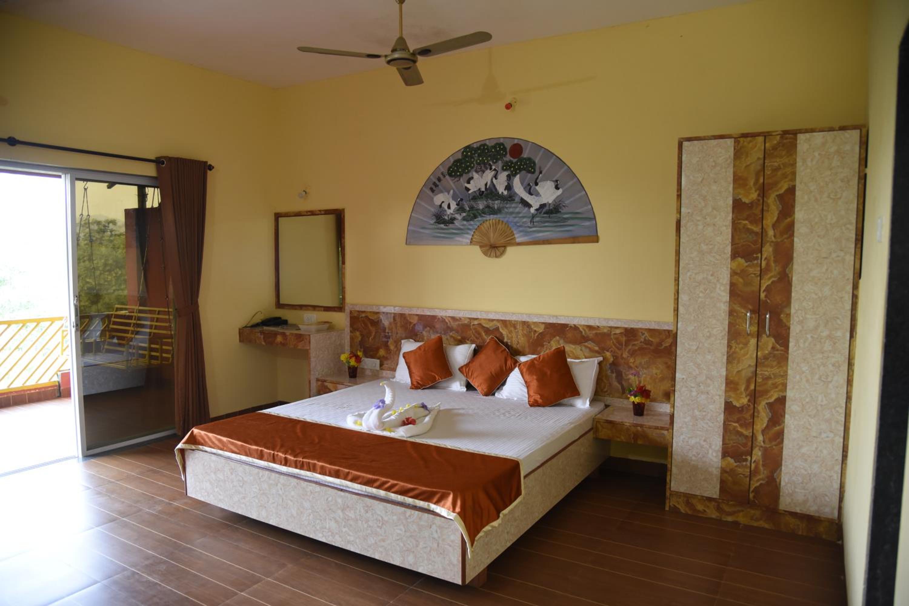 Queen Room photo 1