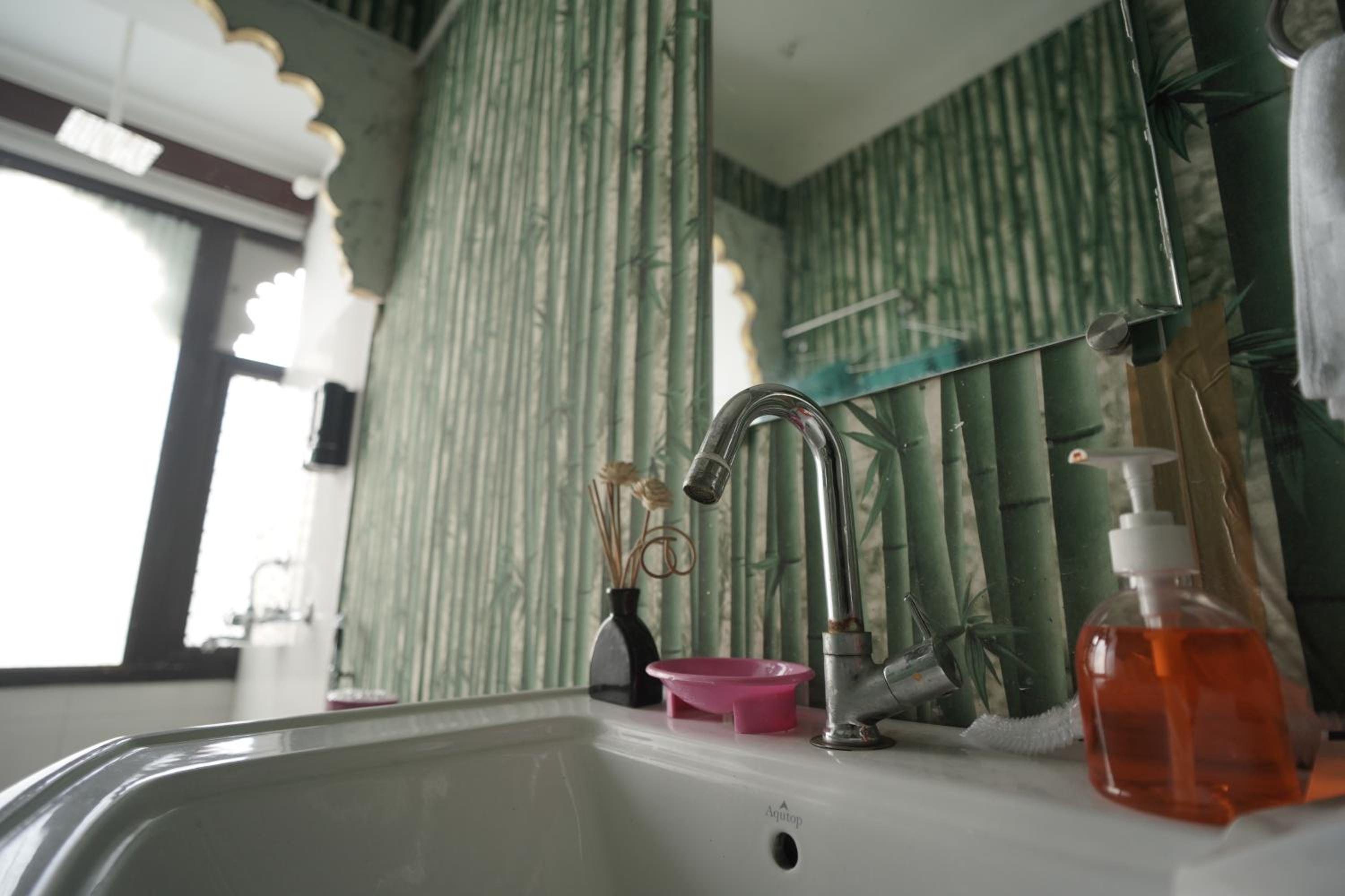 Suite - Photo 19