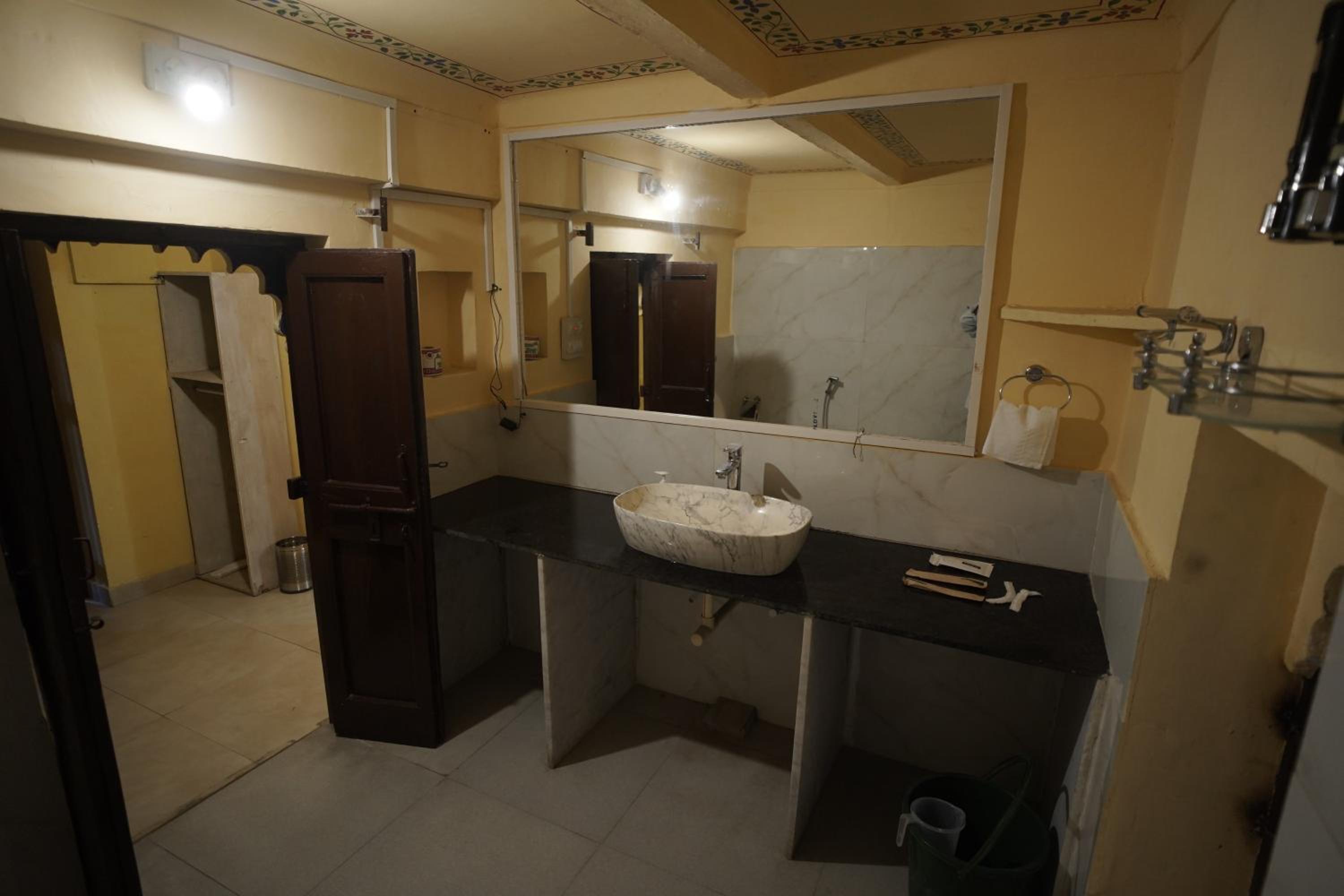 Suite - Photo 8