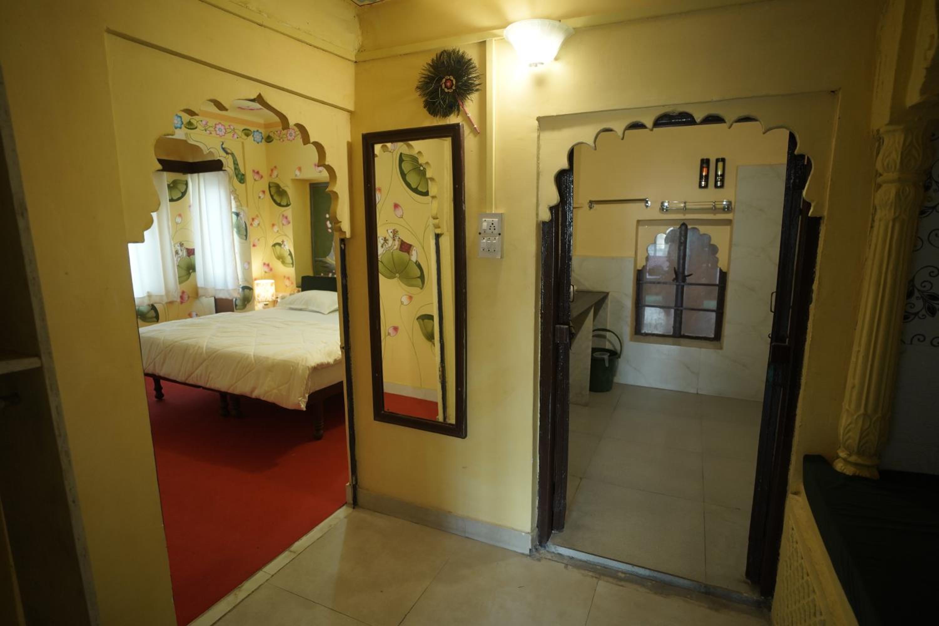 Suite - Photo 15