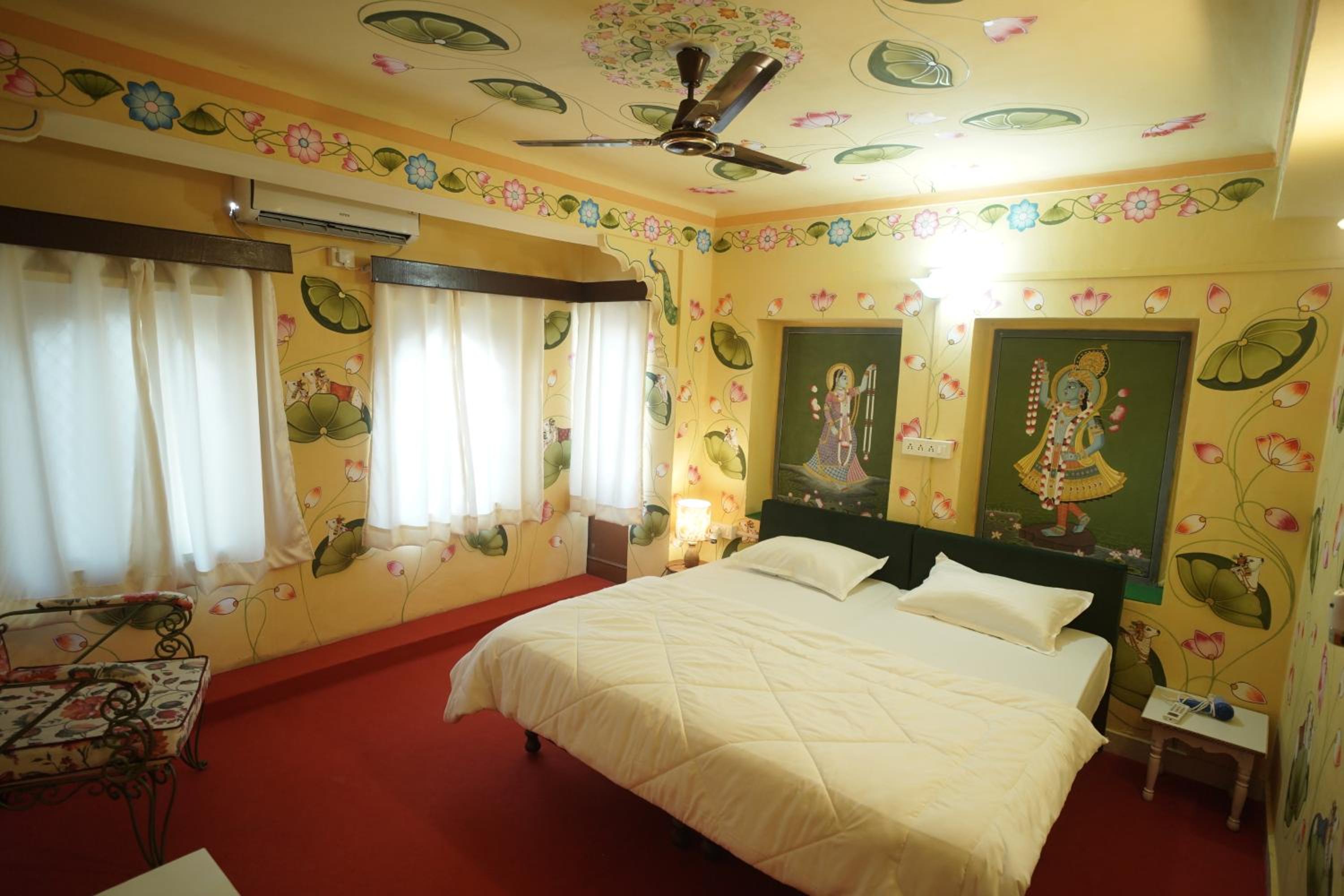 Suite - Photo 12