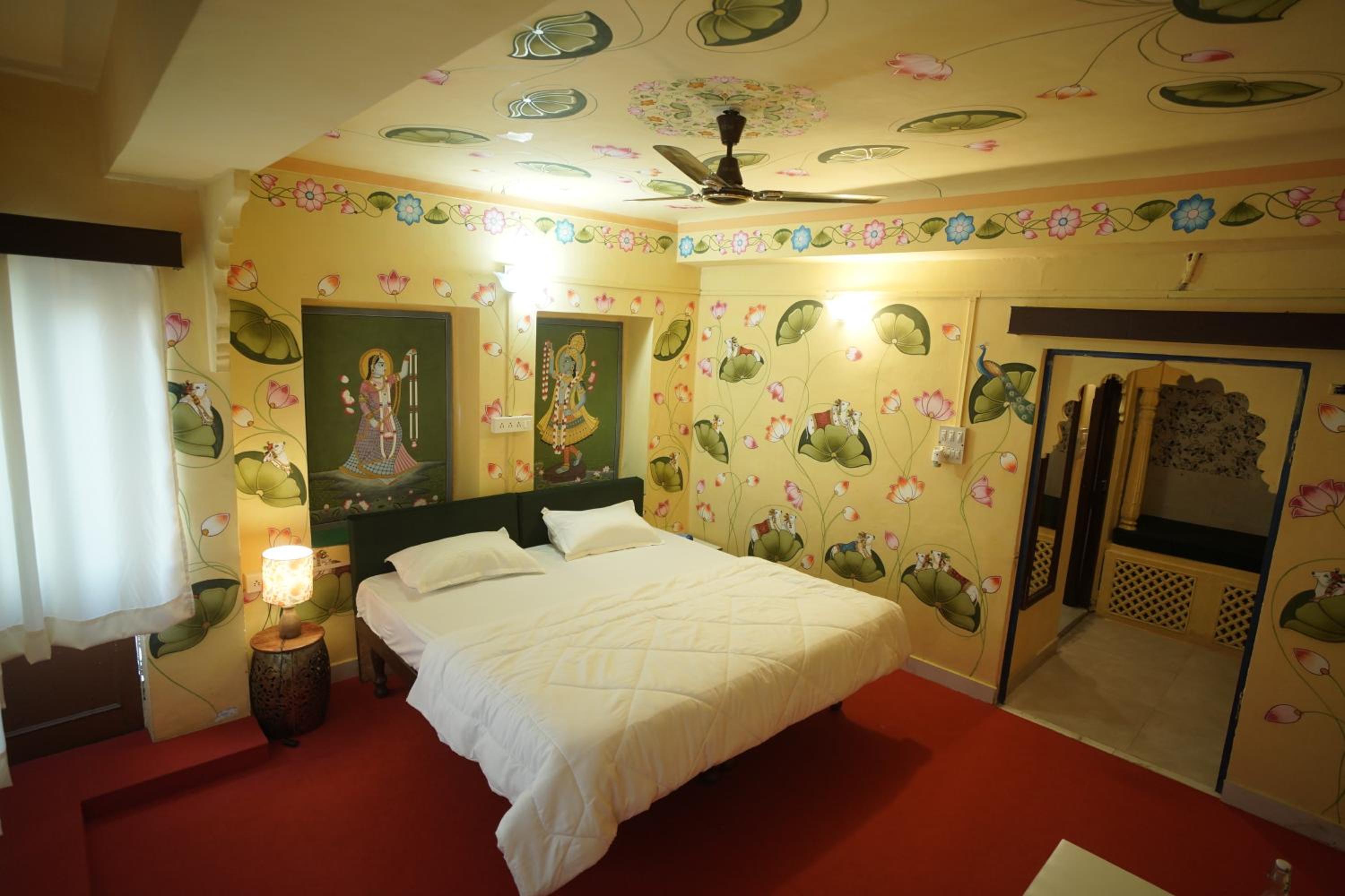Suite - Photo 11
