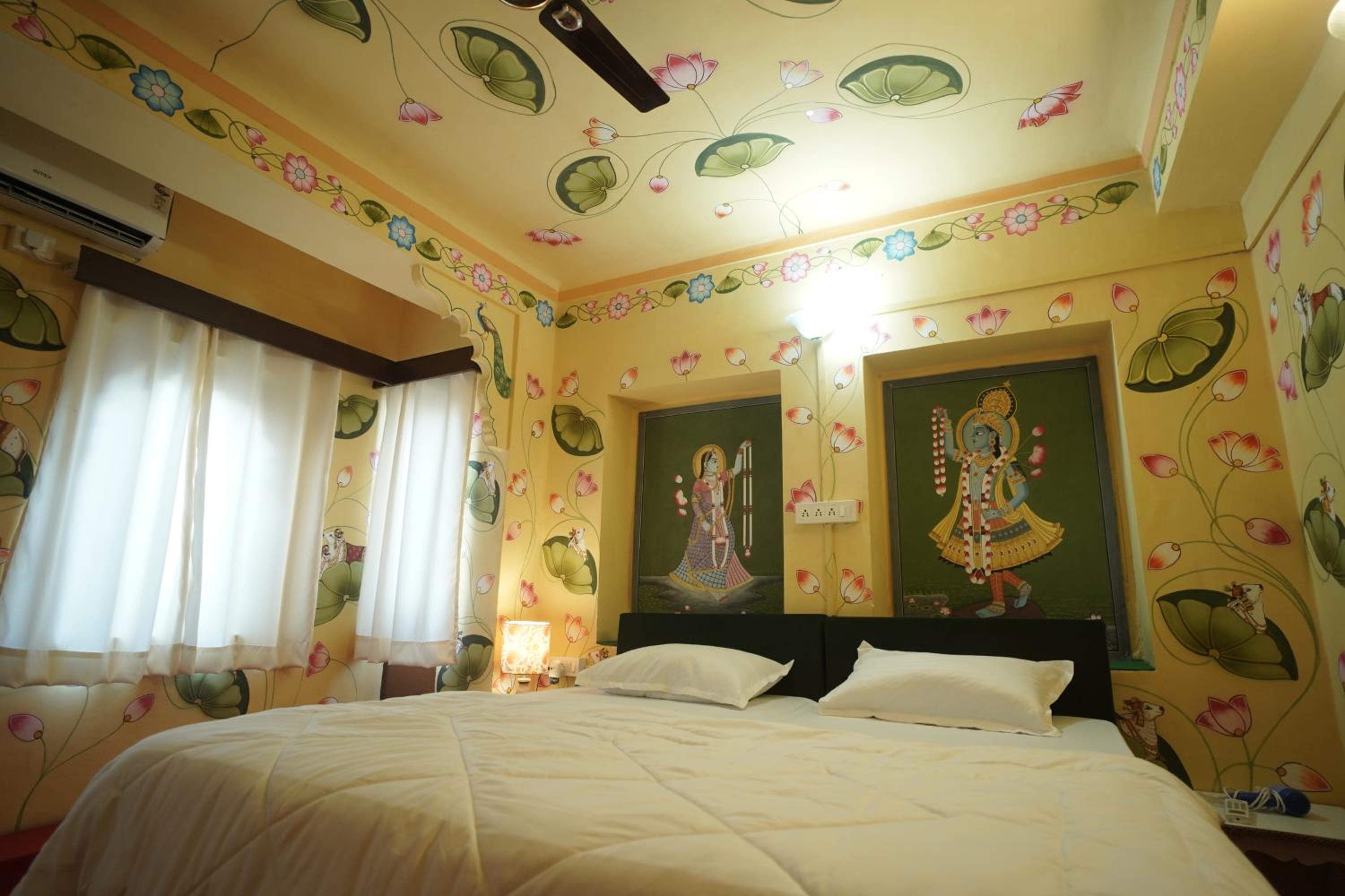 Suite - Photo 16