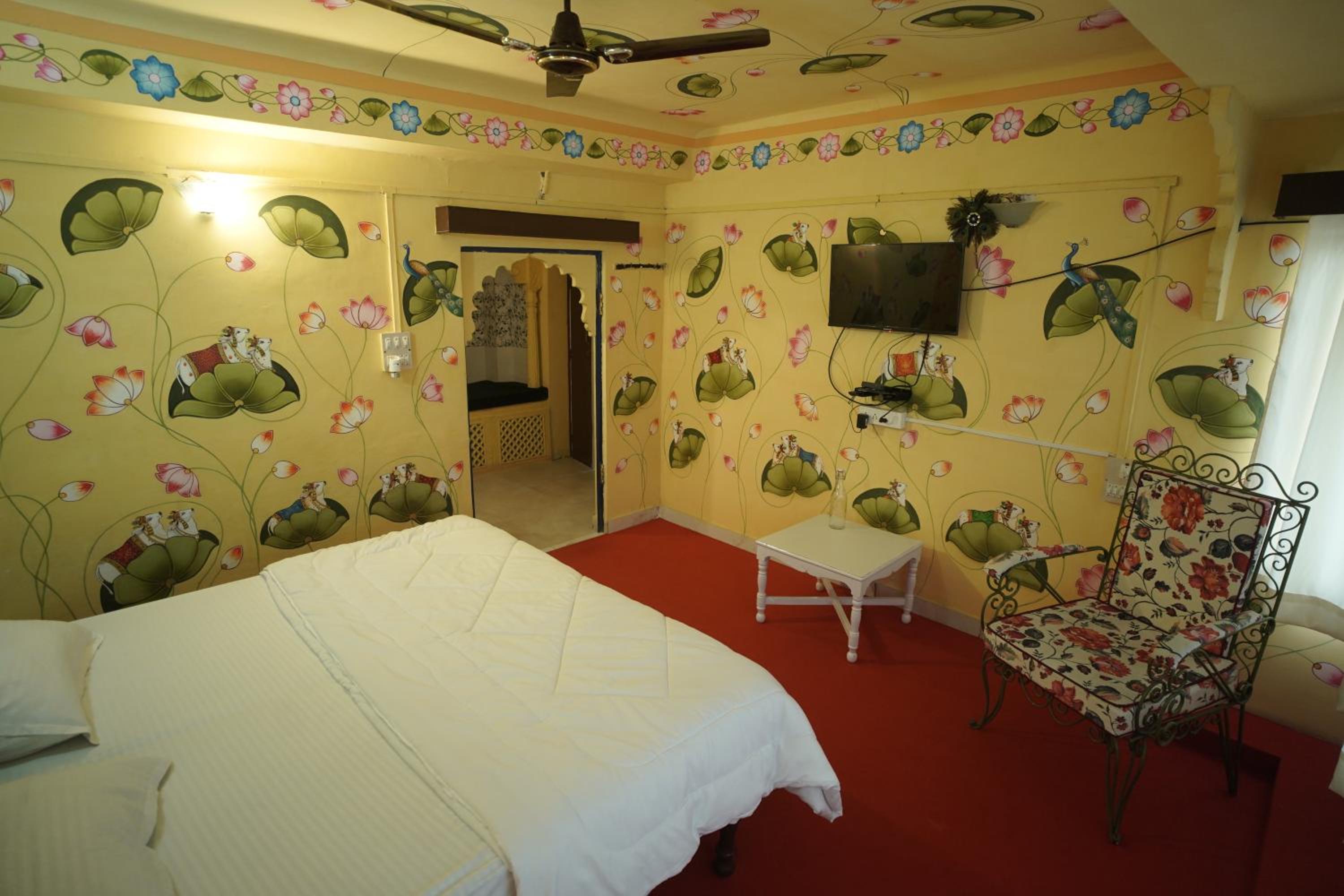 Suite - Photo 14