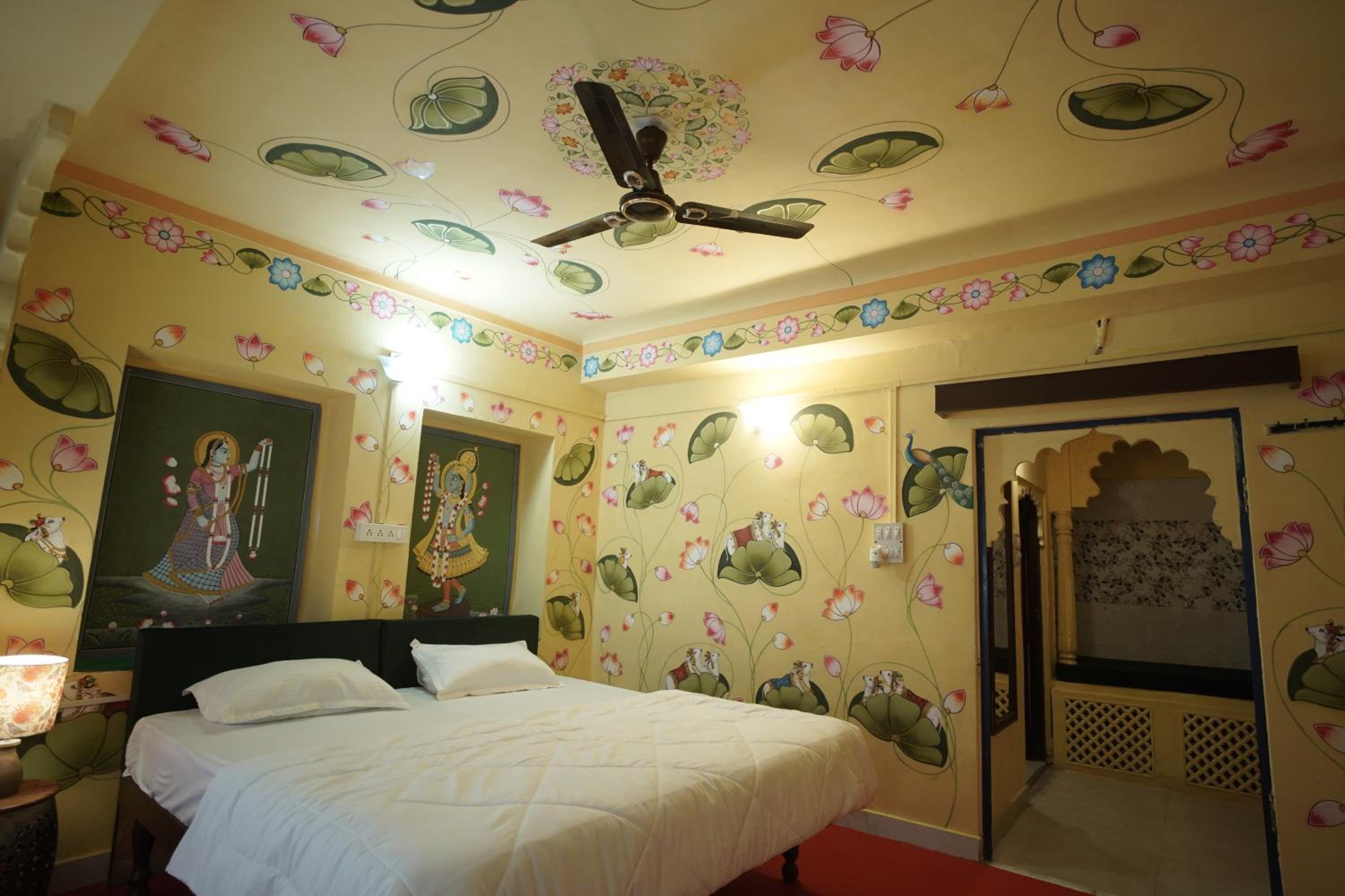 Suite - Photo 1