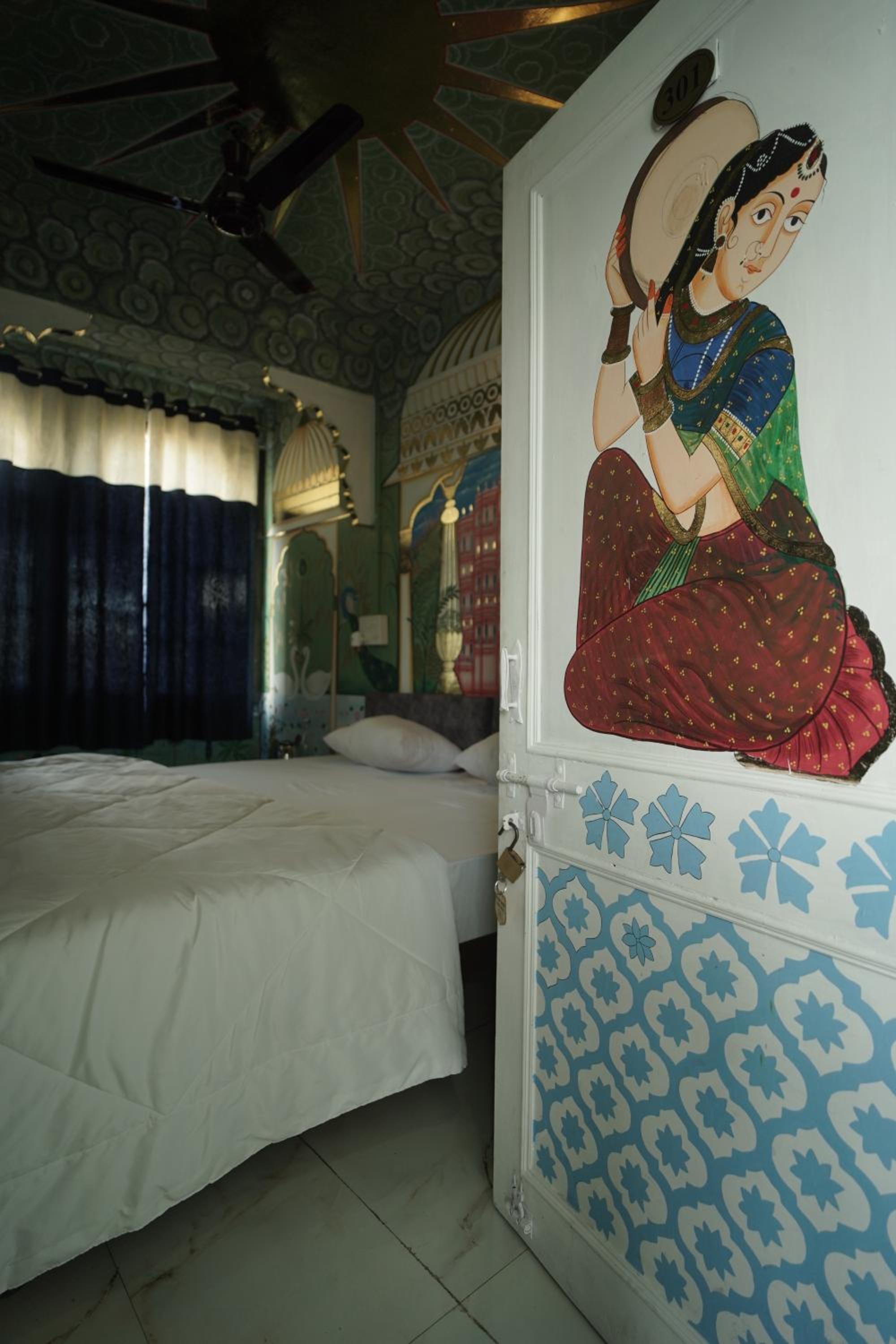 Suite - Photo 7