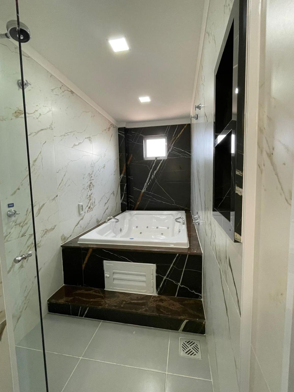 King Suite with Spa Bath photo 2