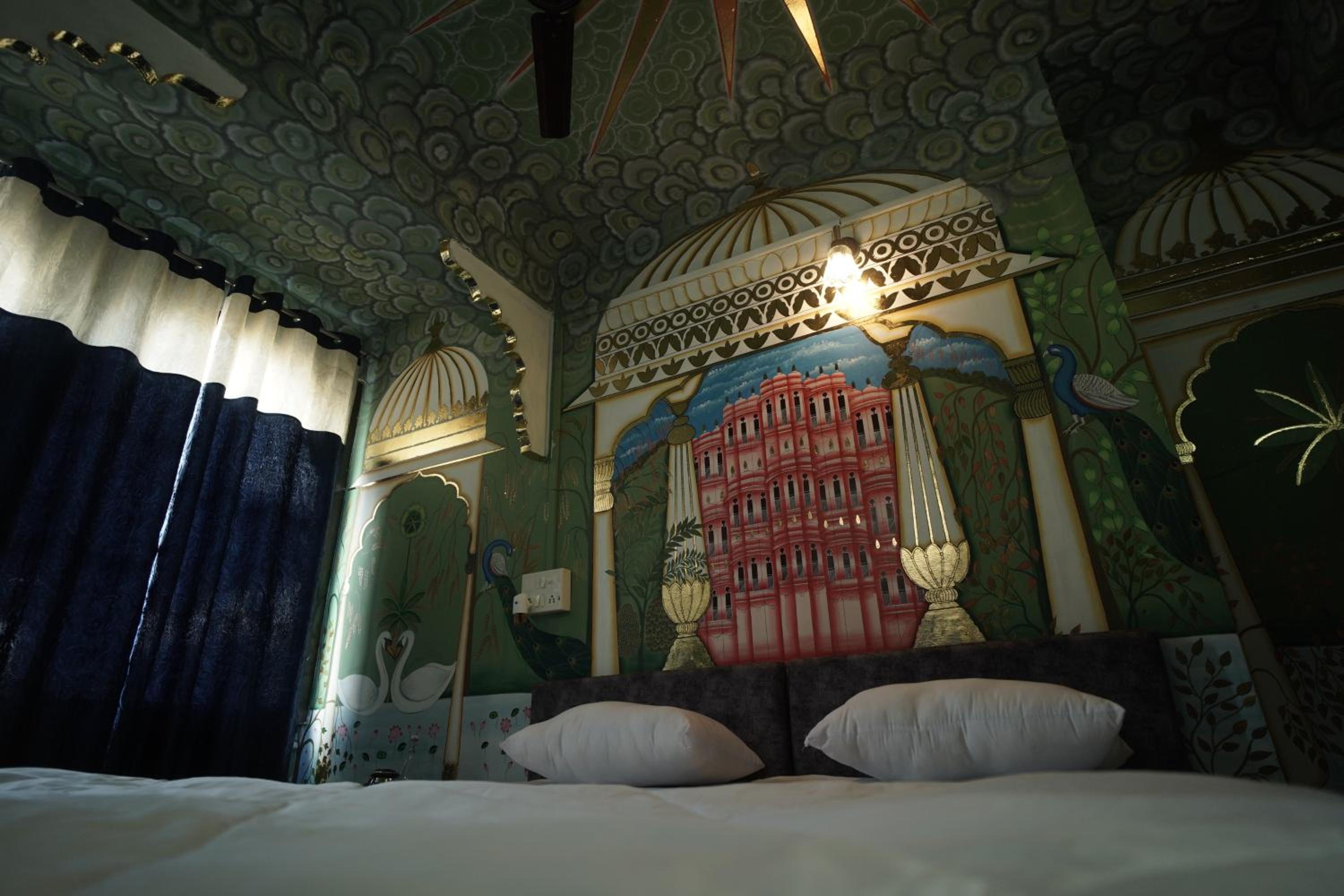 Suite - Photo 2