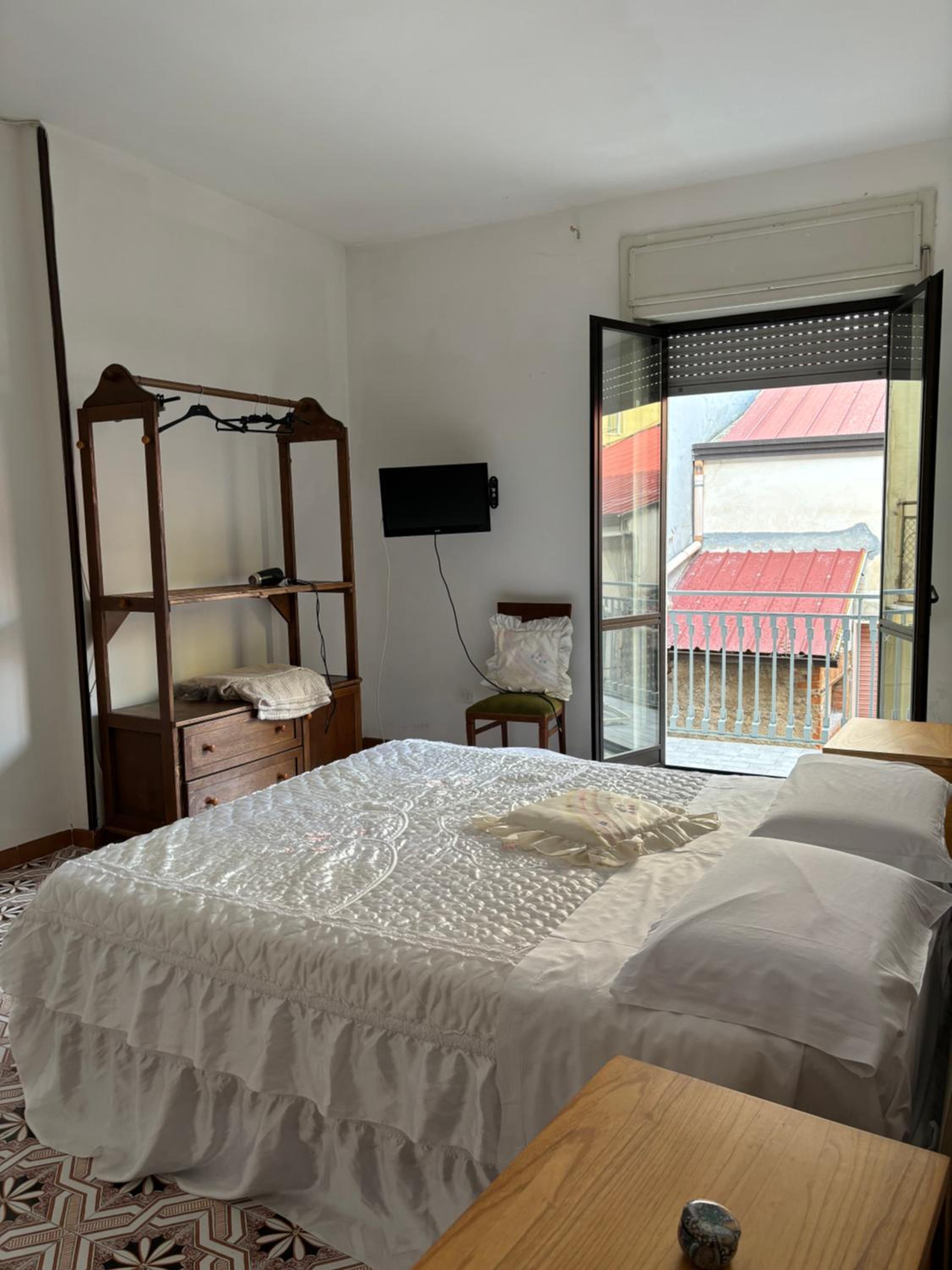 Queen Room with Shared Bathroom