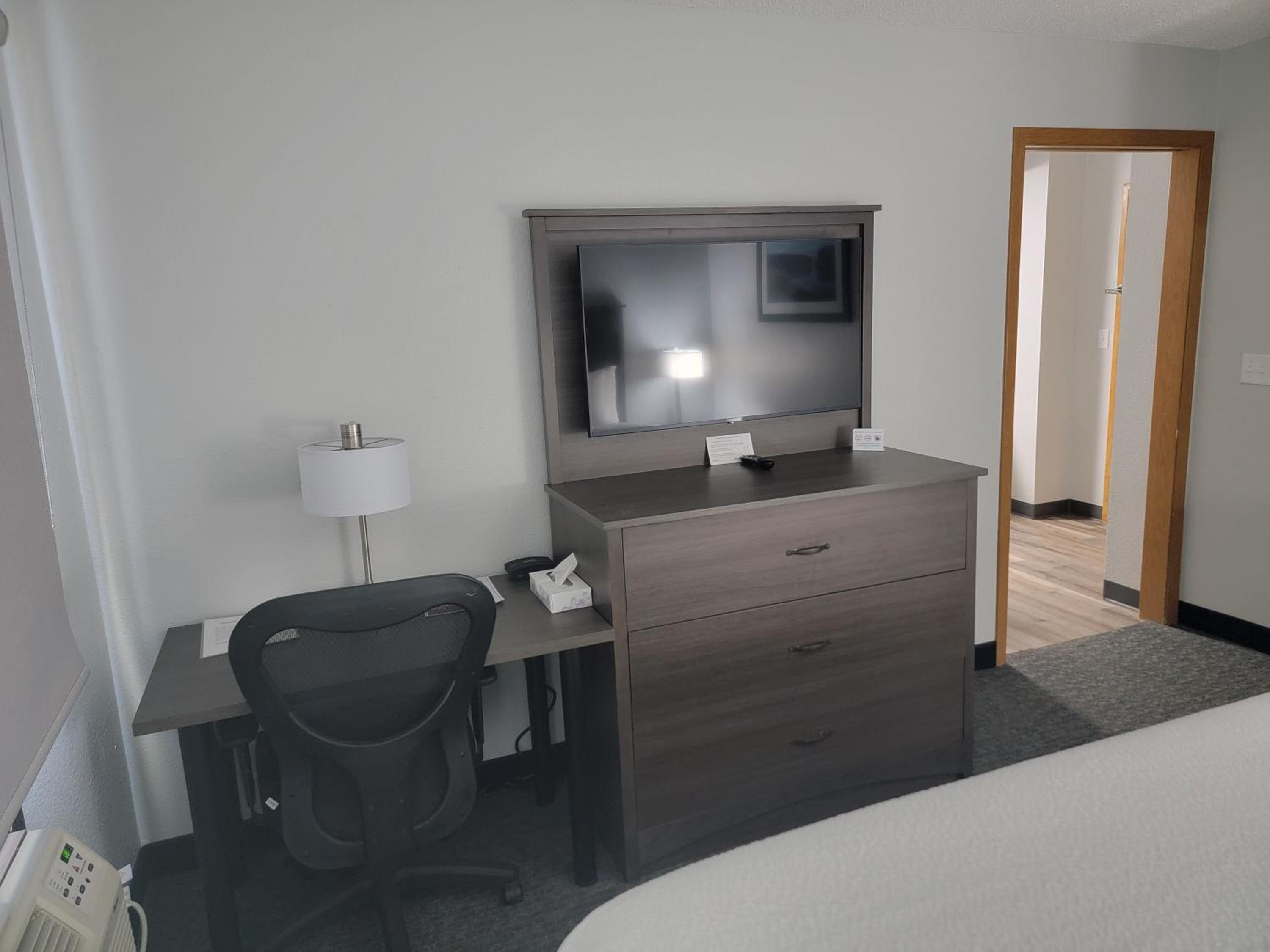 One King Bed Kitchenette Suite Non-Smoking photo 3