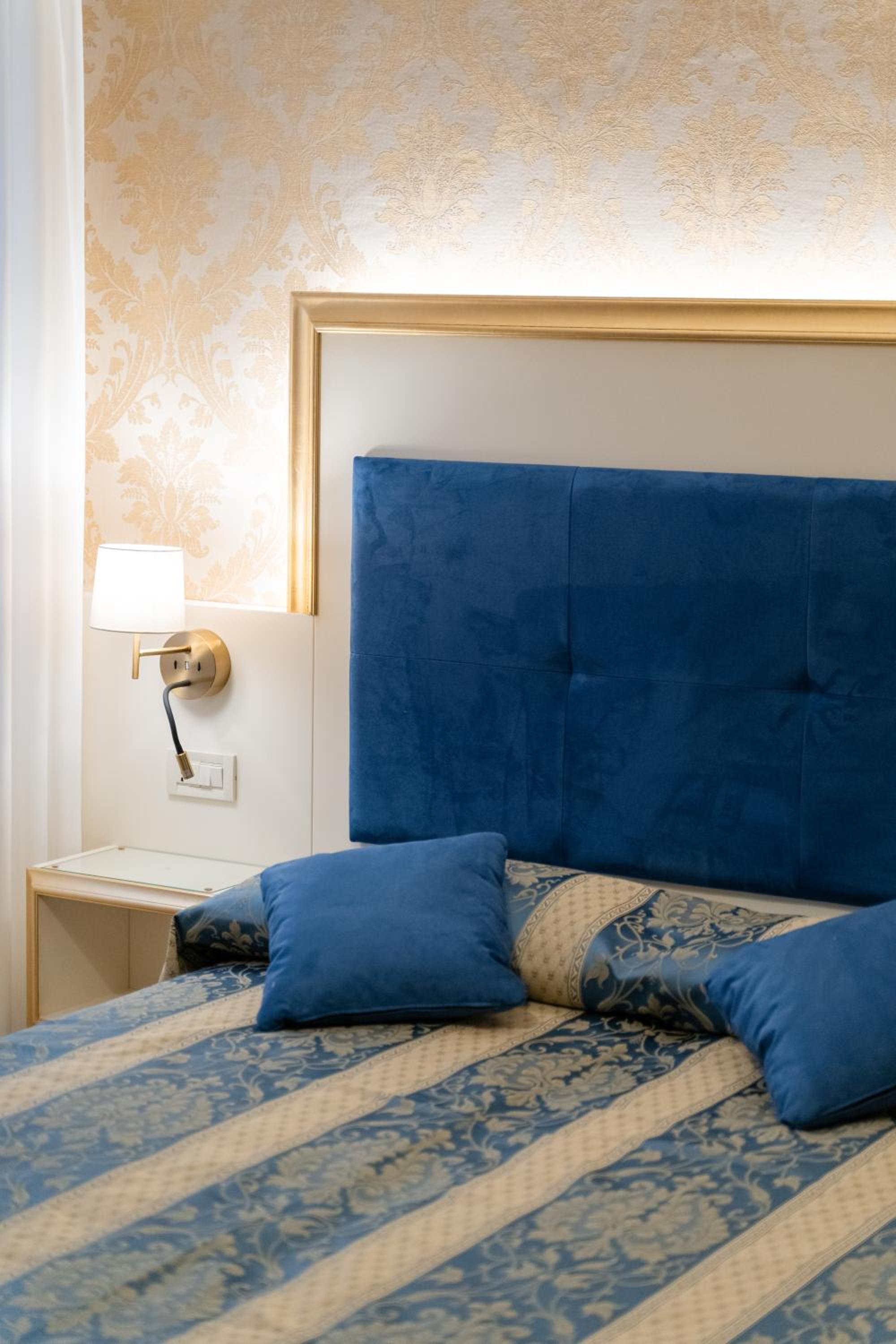 Superior Quadruple Room photo 2