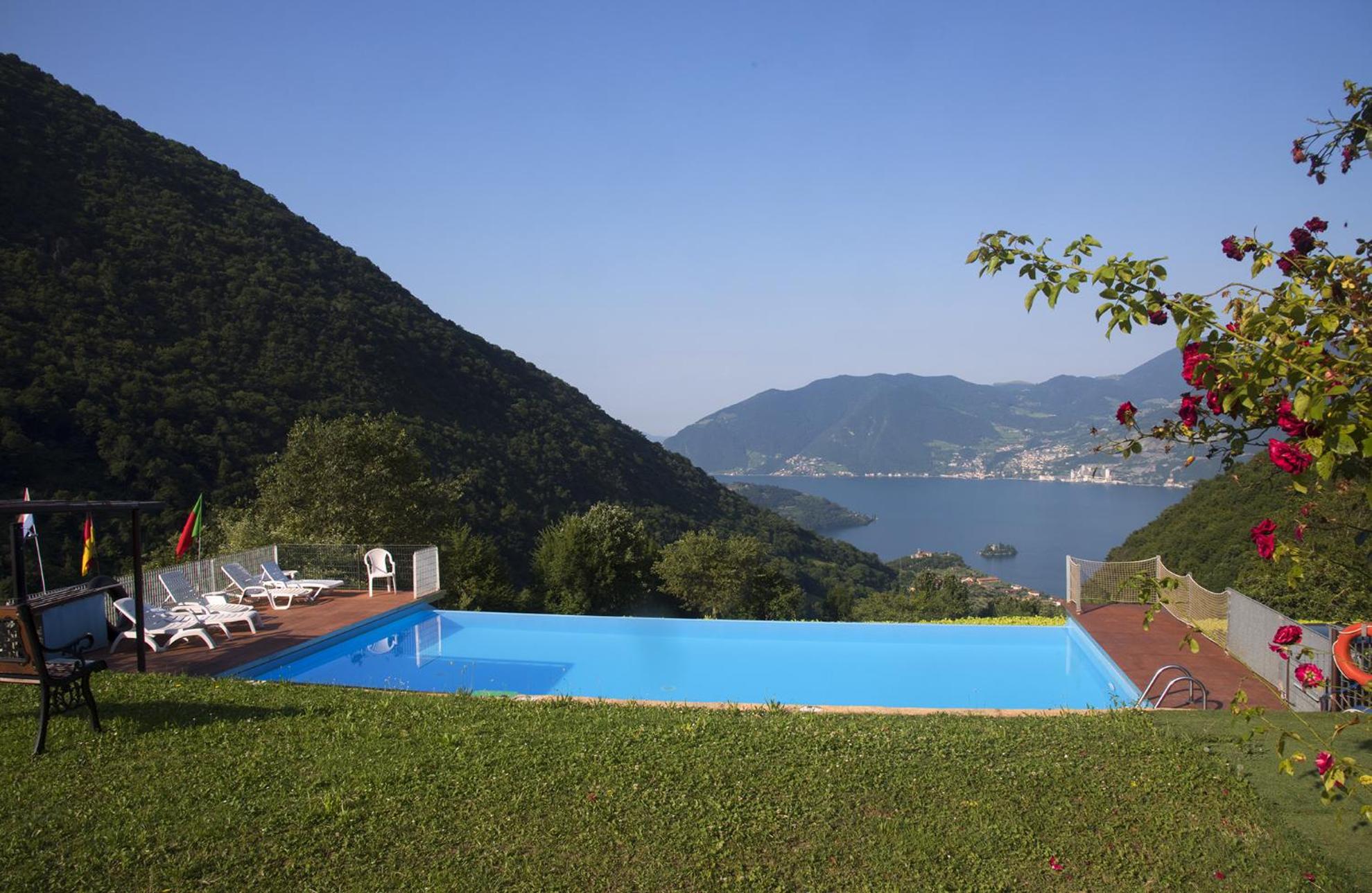 Apartment with Lake View photo 2