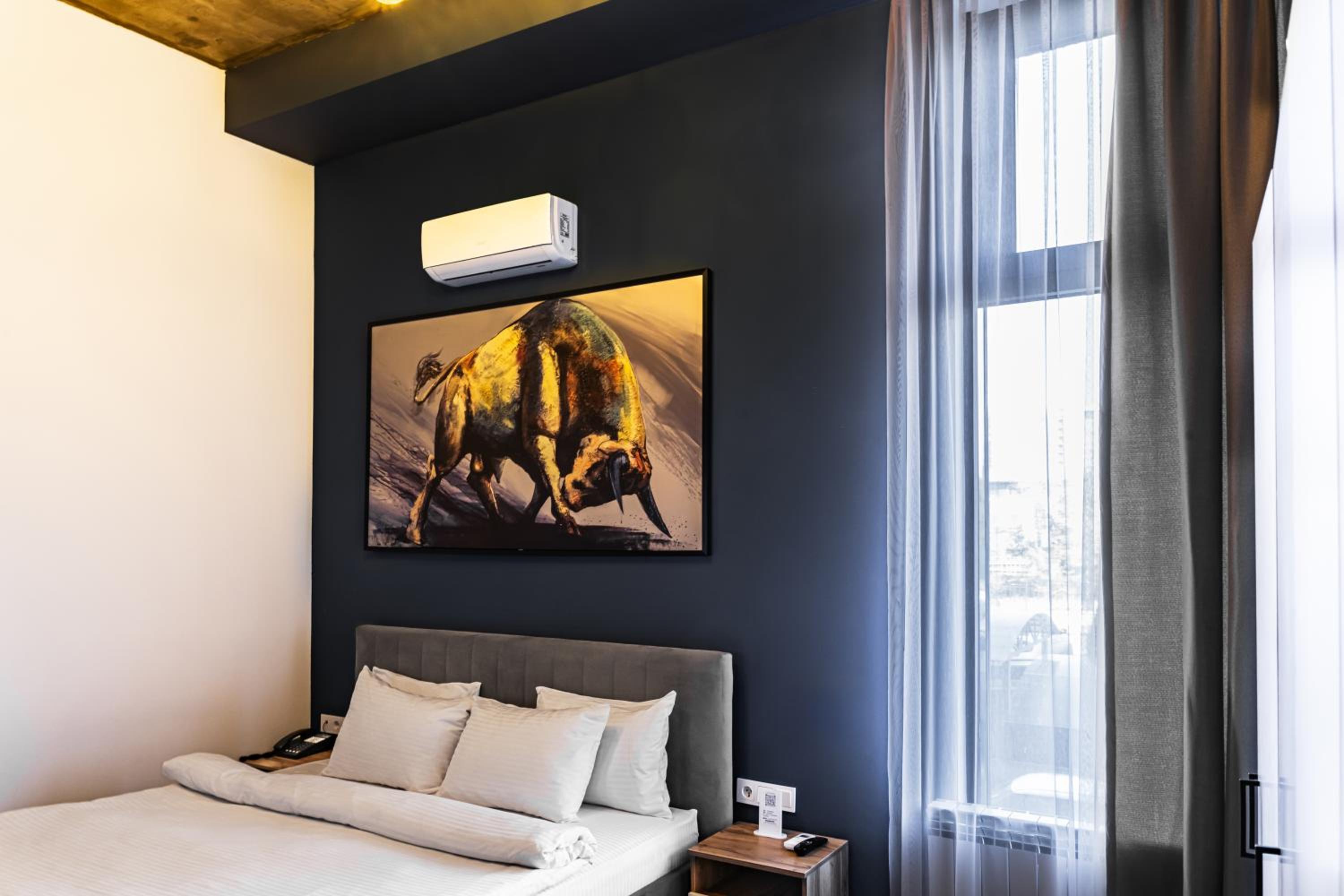 One-Bedroom Apartment - Photo 1