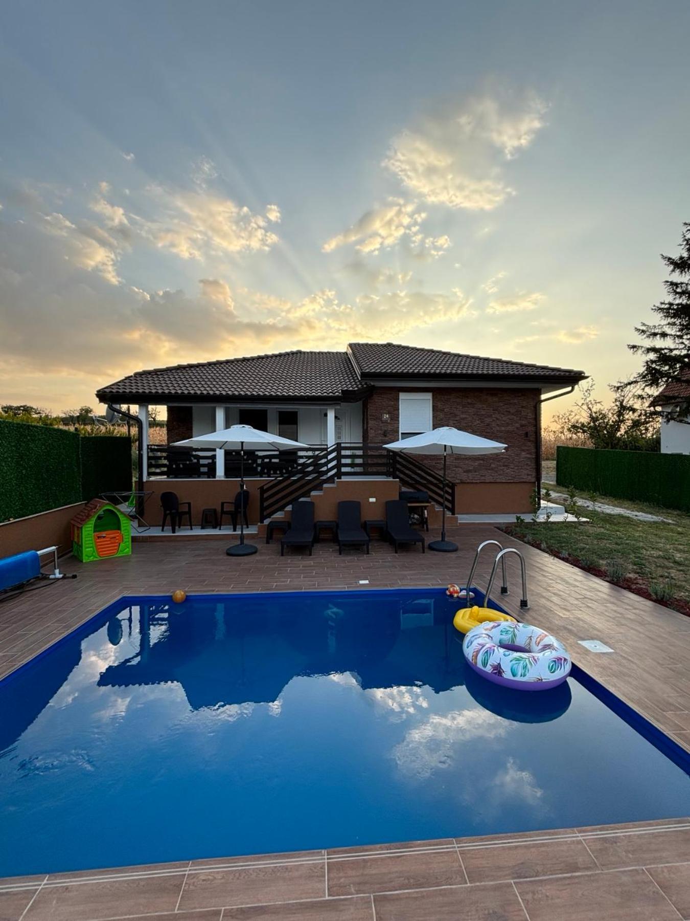 Three-Bedroom Villa photo 3