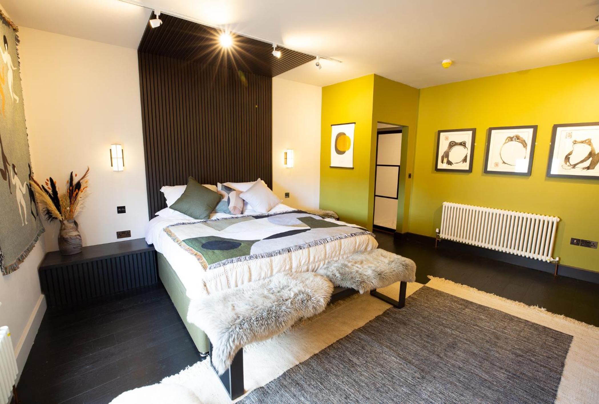 Deluxe King Room photo 1