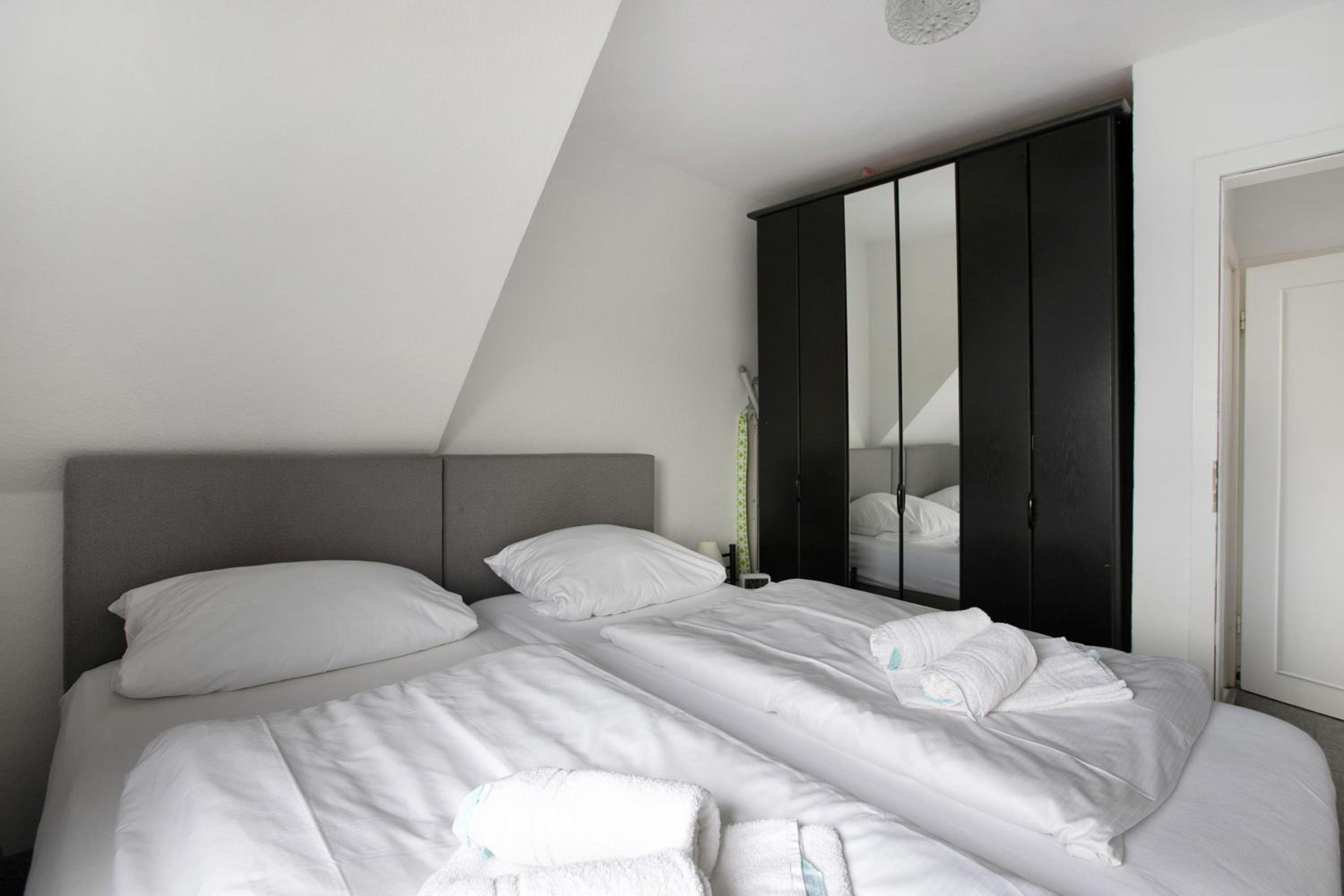 Two-Bedroom Deluxe Apartment with Garden View photo 2