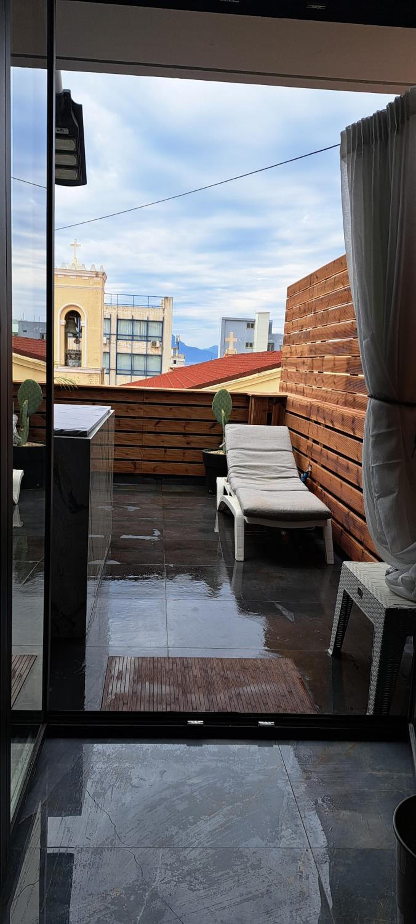 Superior King Suite photo 3