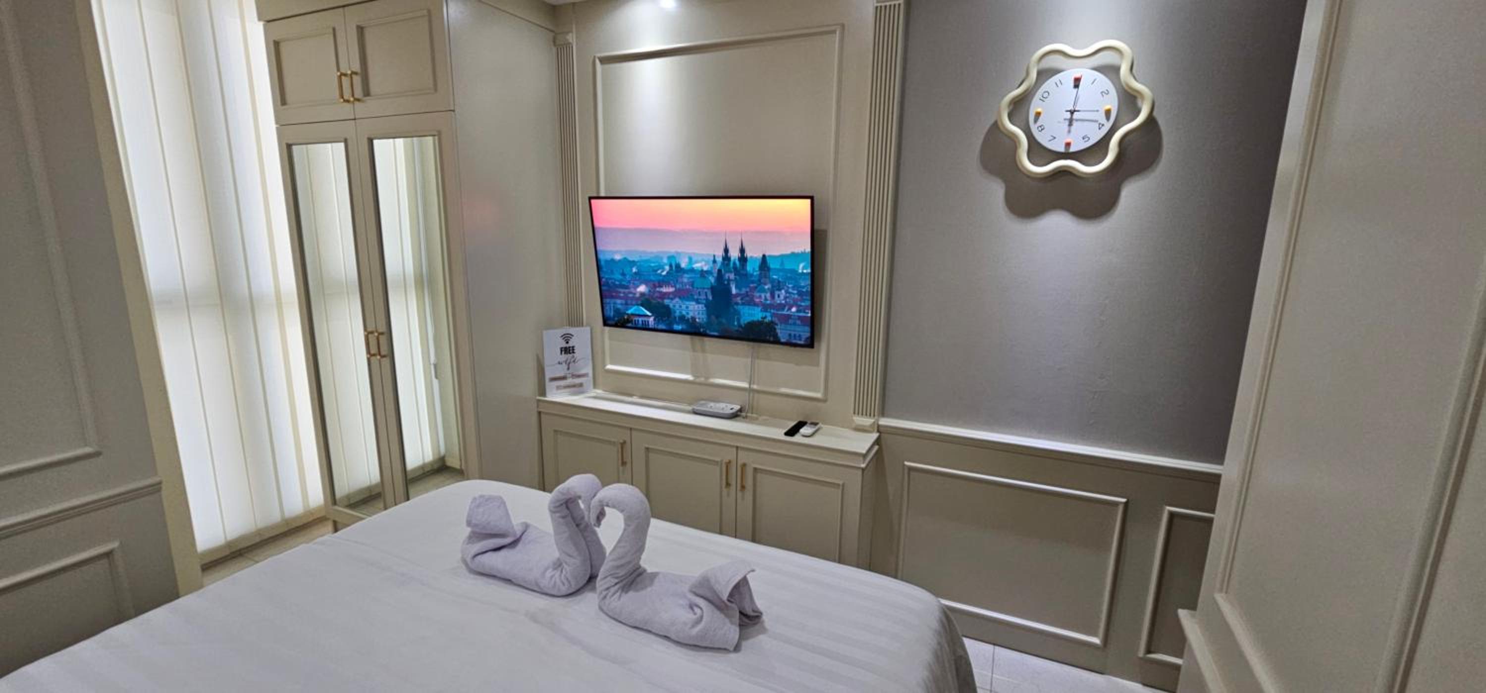 Apartment with City View