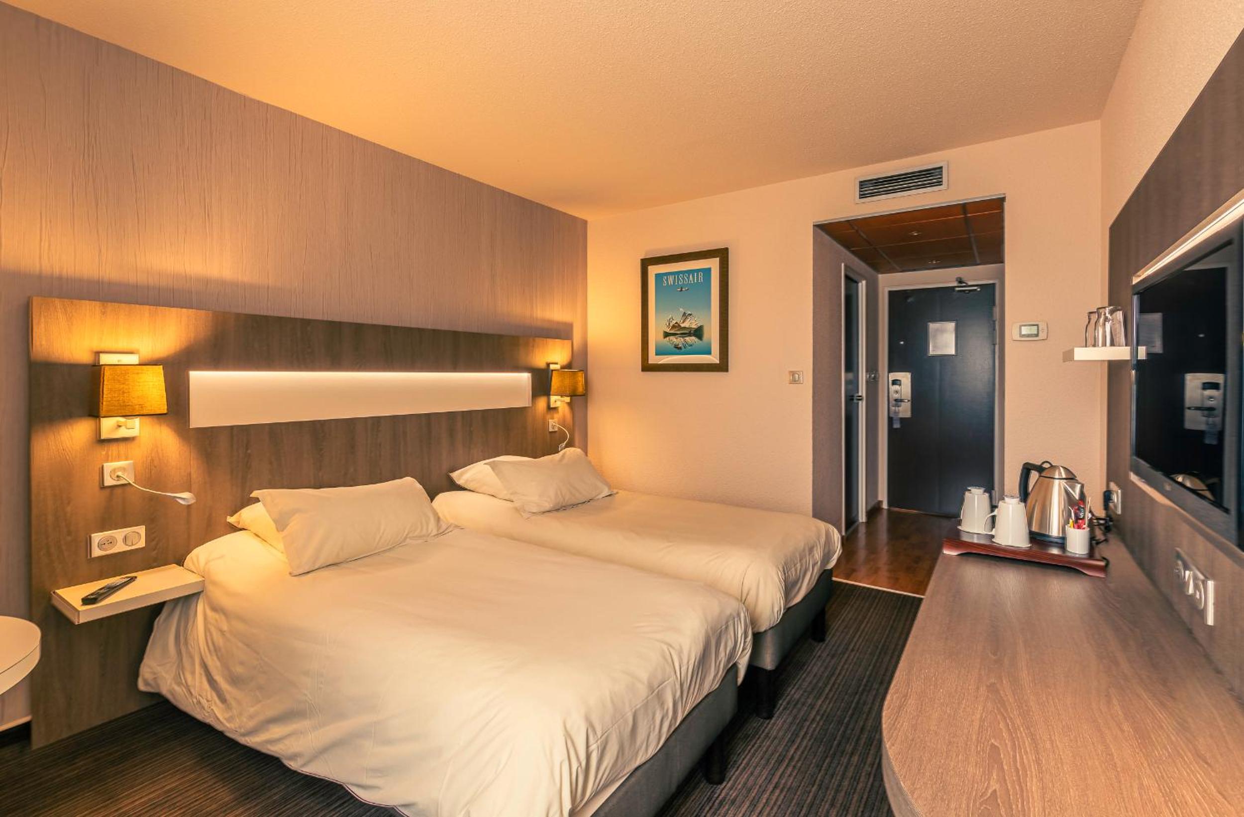 Standard Twin Room - Non-Smoking - Photo 1