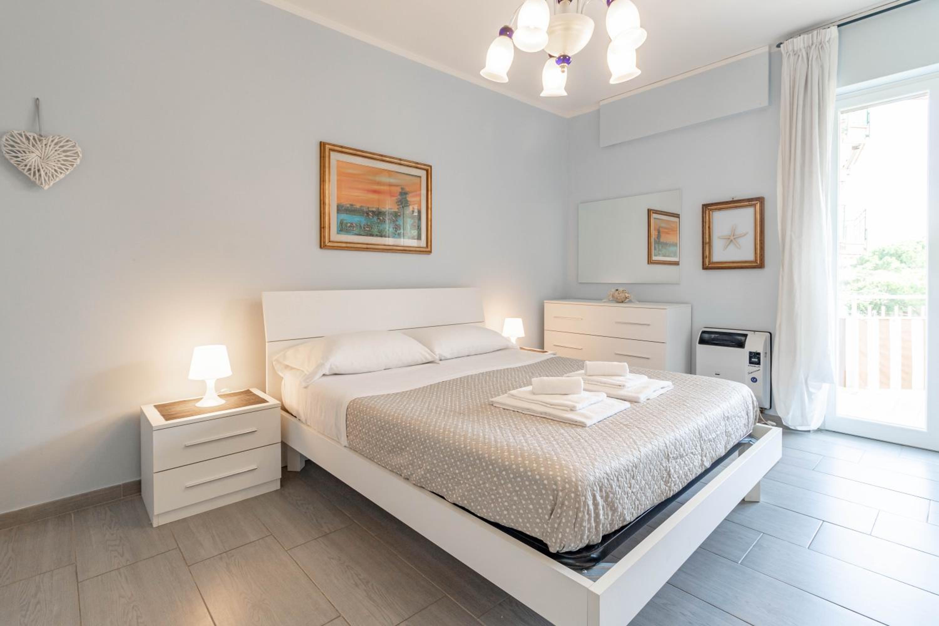 One-Bedroom Apartment with Balcony