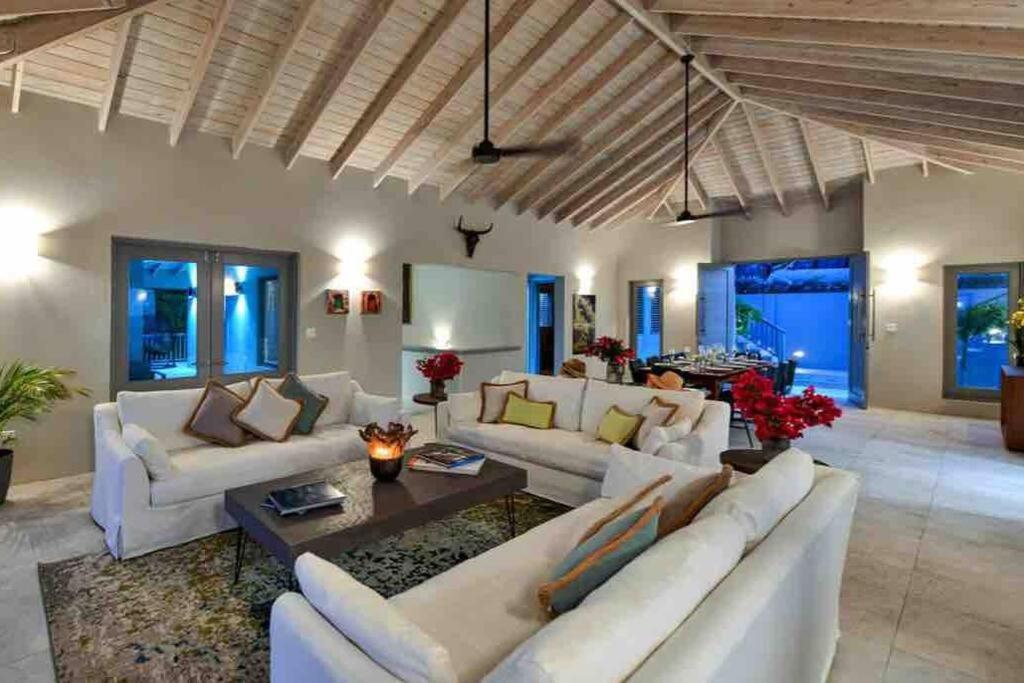 Villa photo 1