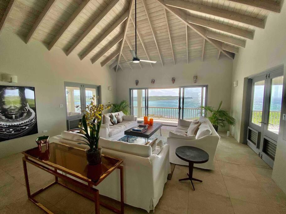 Villa photo 2