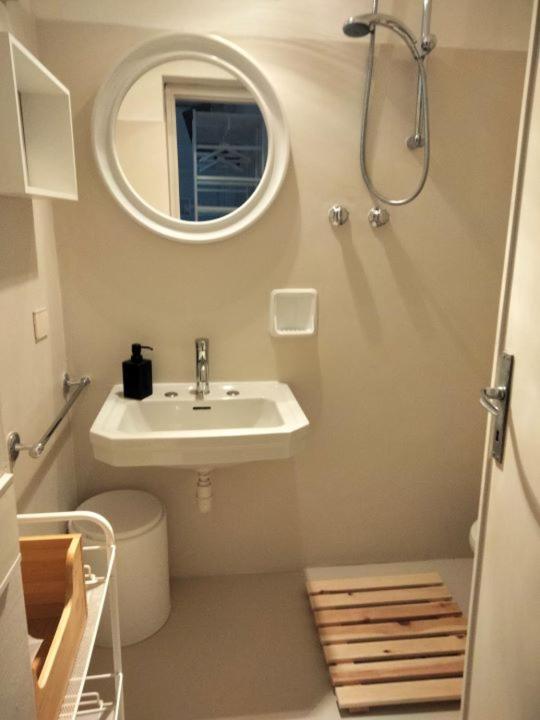 Economy Quadruple Room - Photo 8