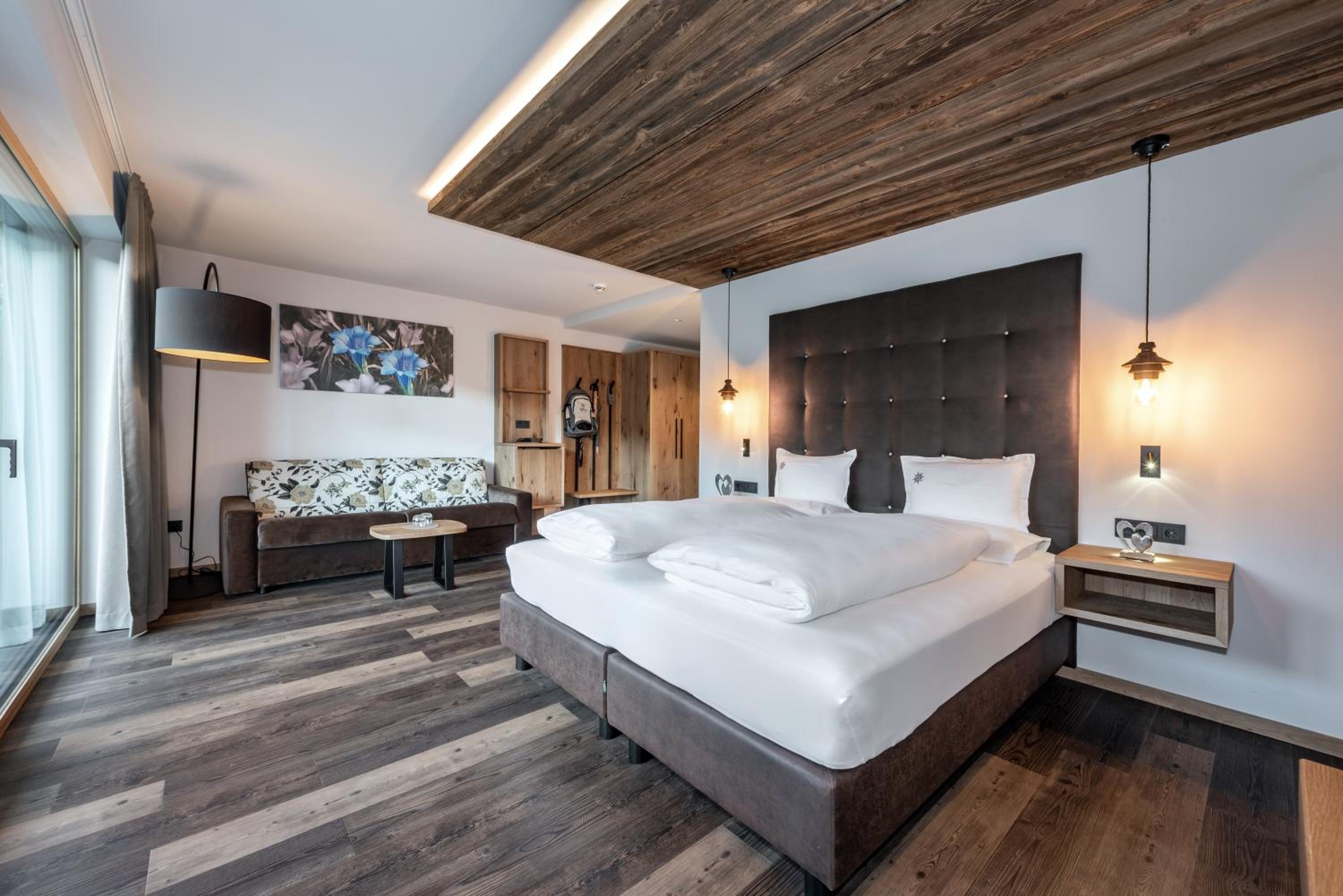 Superior Double Room with Balcony and Mountain View