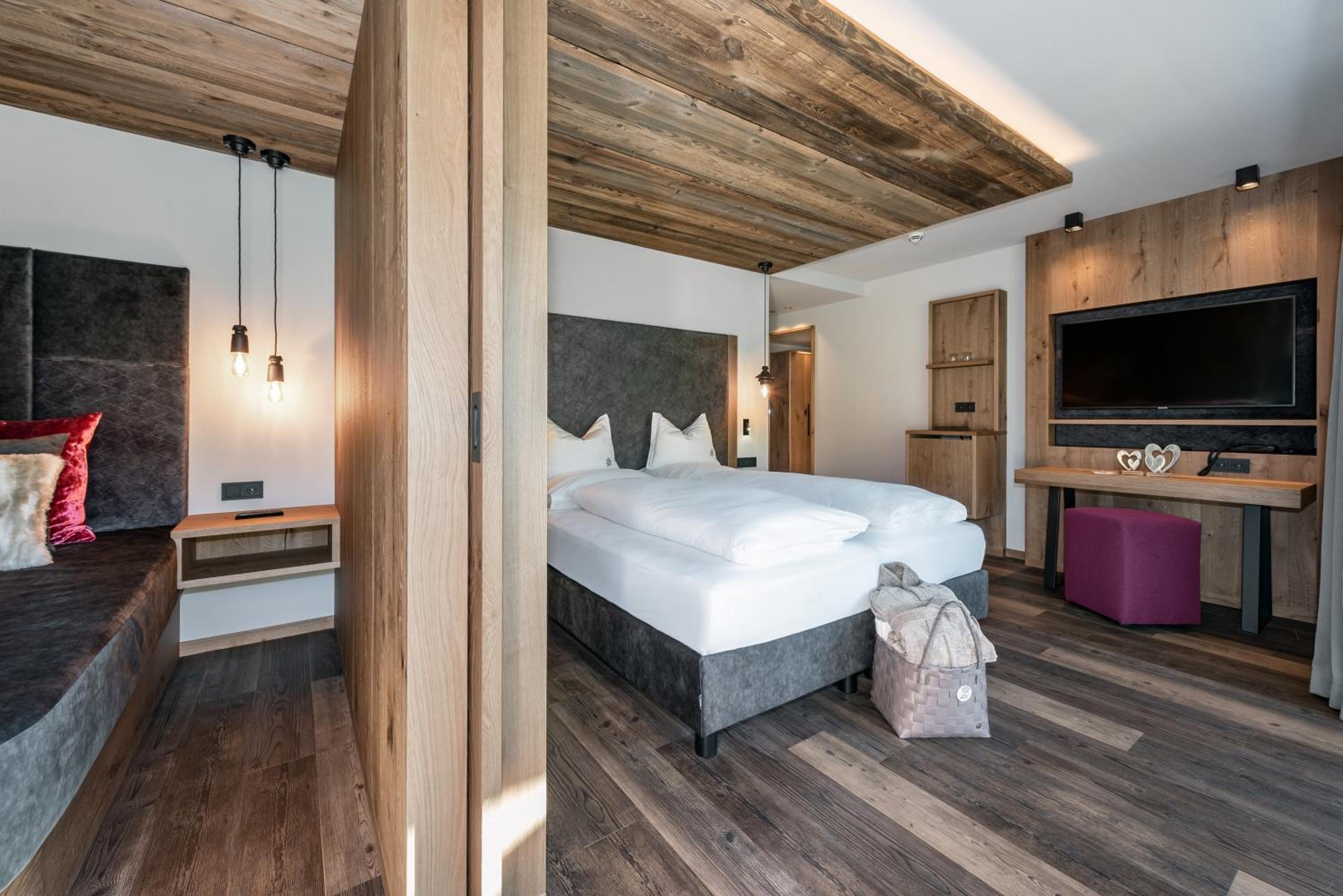 Superior Double Room with Balcony and Mountain View