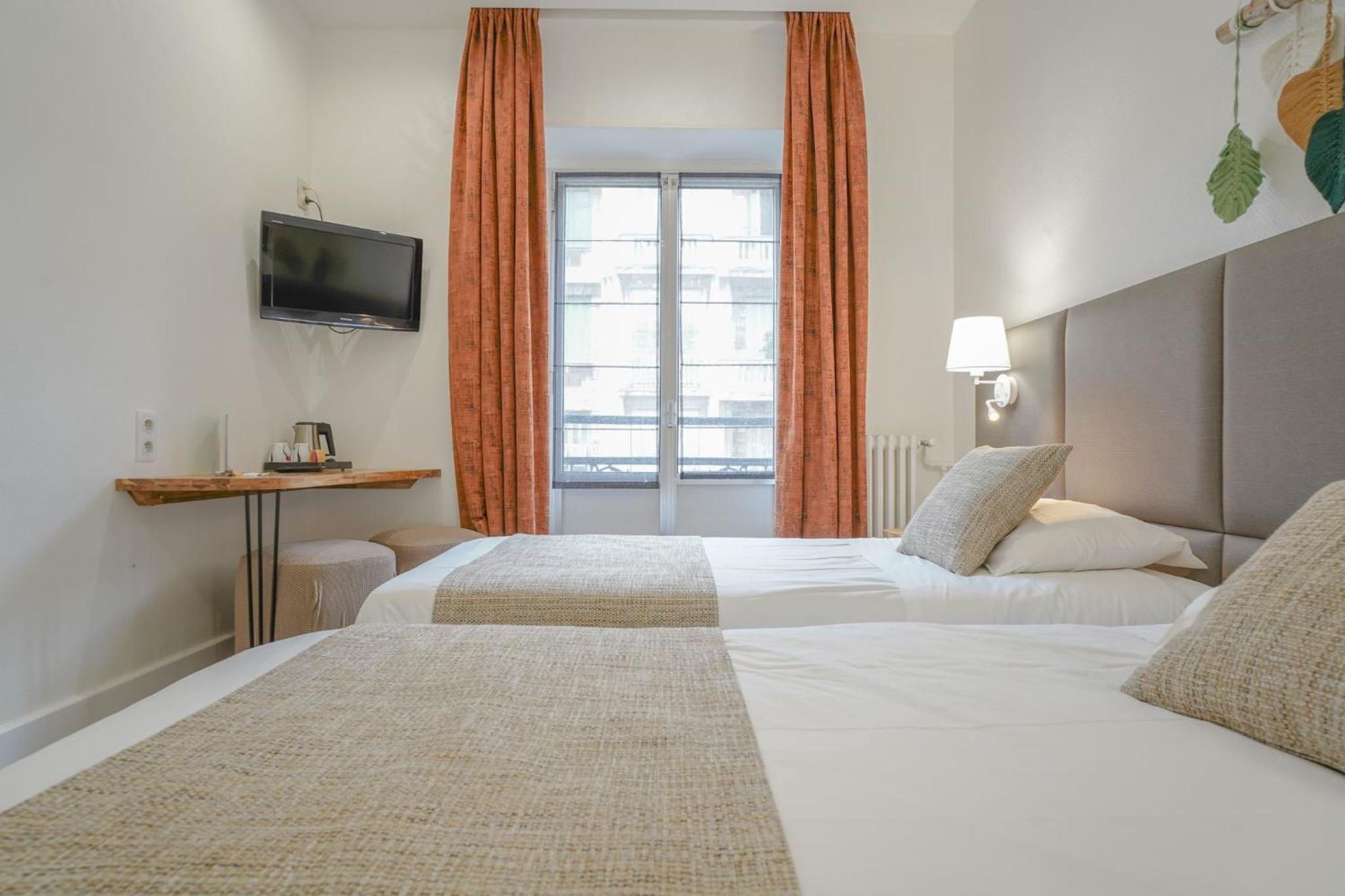 Comfort Twin Room - Photo 12