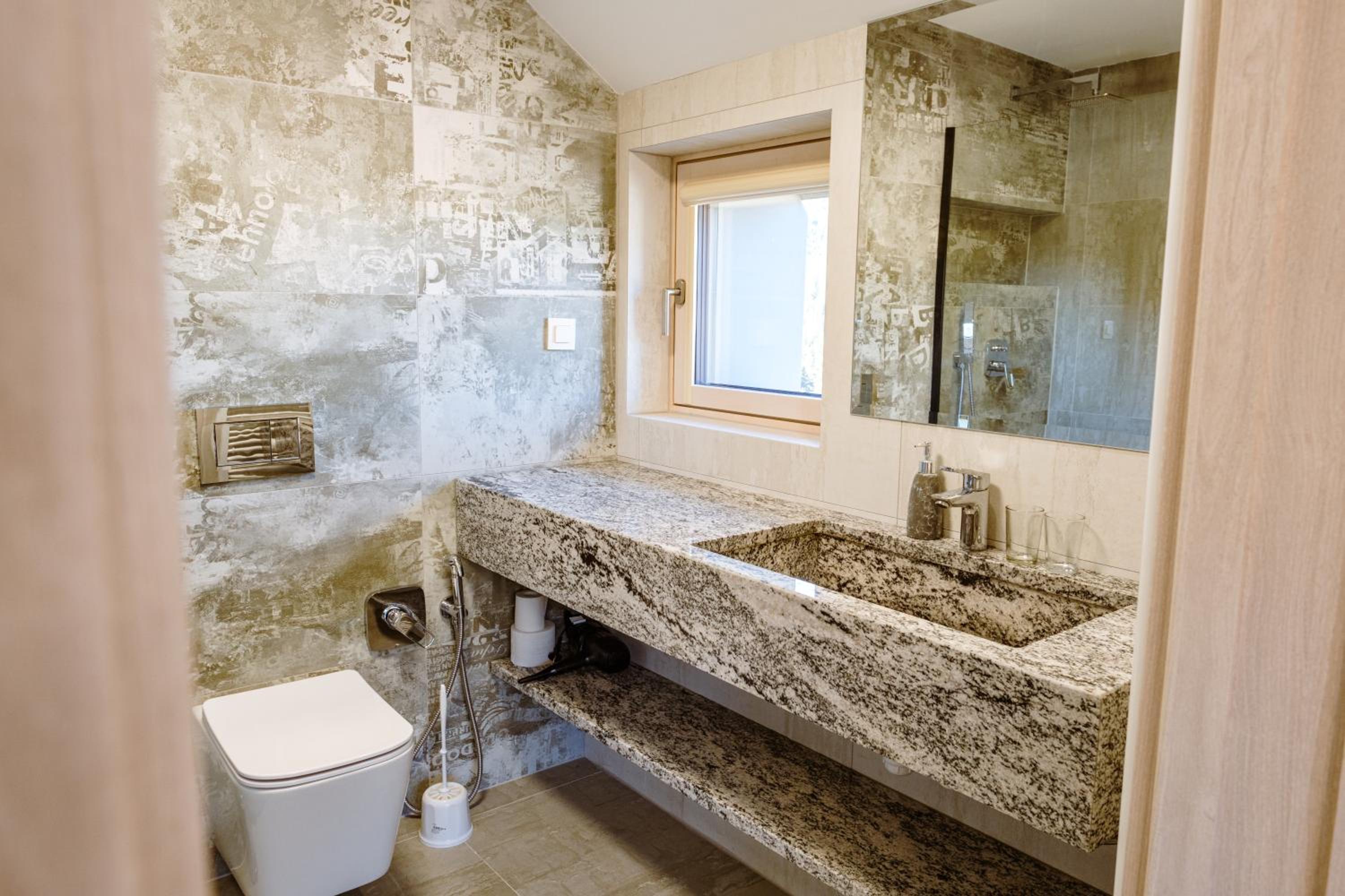 Family Room with Private Bathroom photo 2