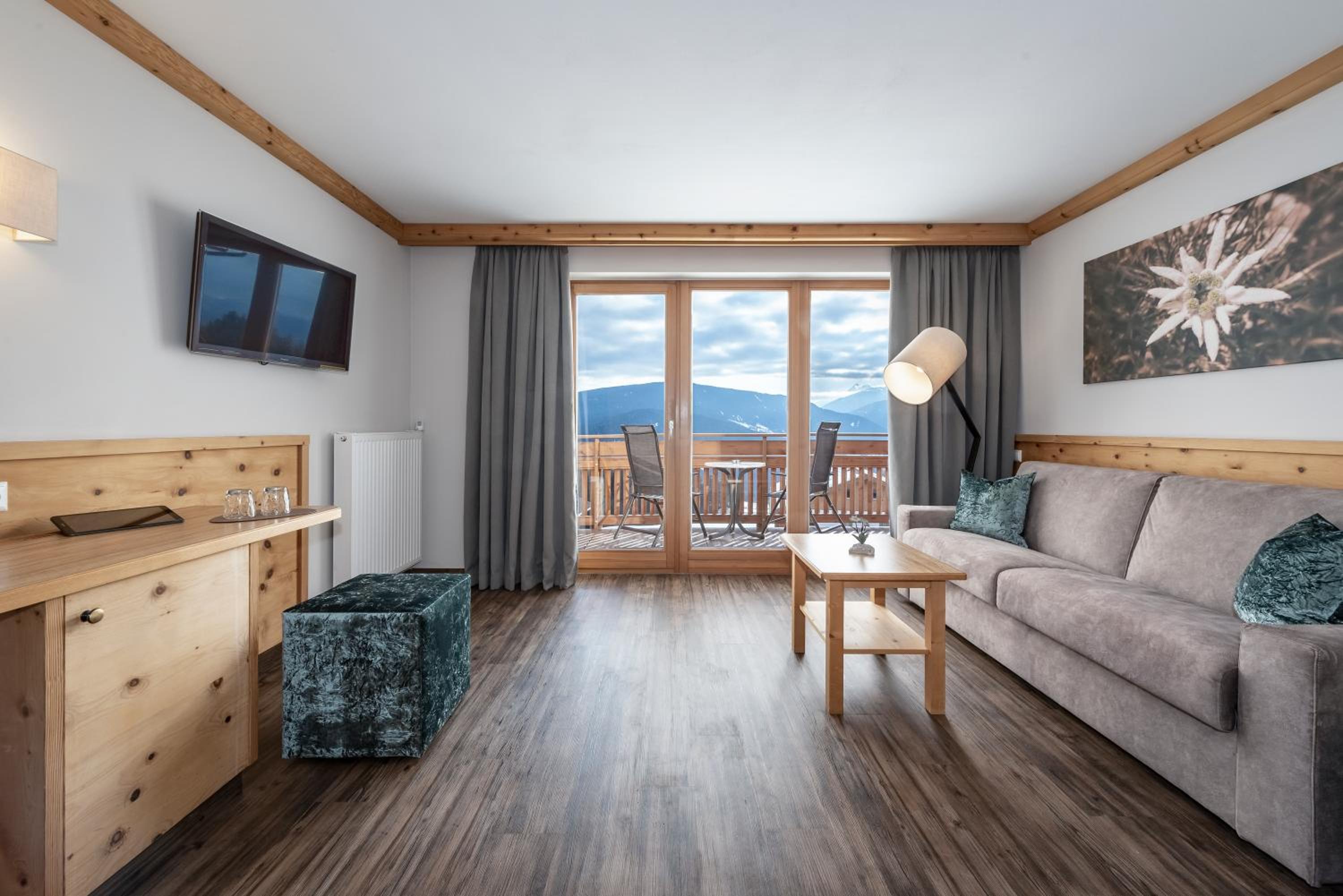 Suite with Mountain View photo 3