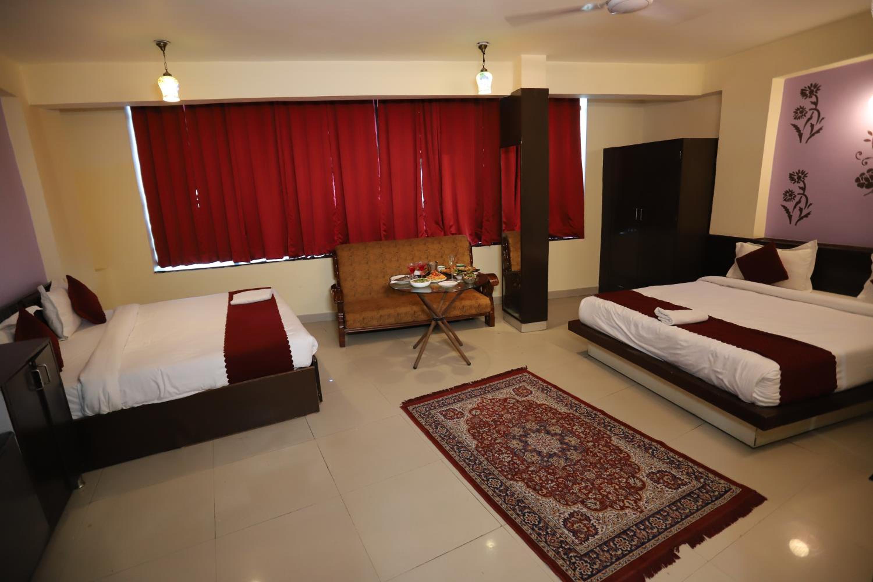 Executive Suite - Photo 3