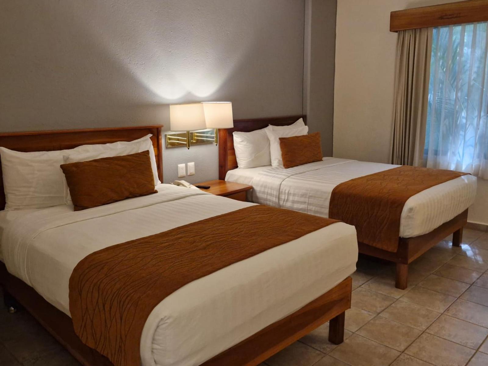 Double Room with Two Double Beds - Non-Smoking - Photo 13