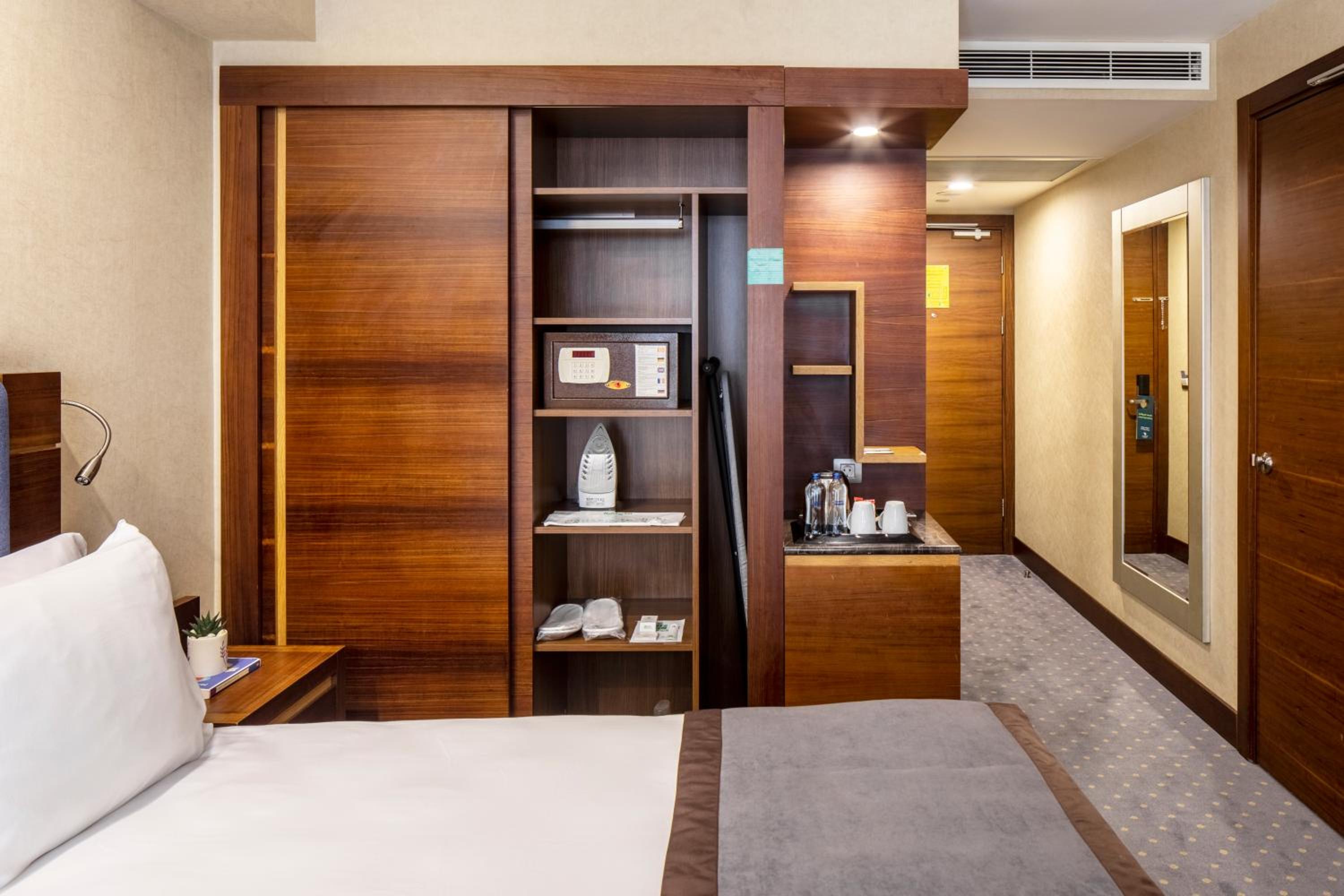 Standard King Room - Non-Smoking  photo 1